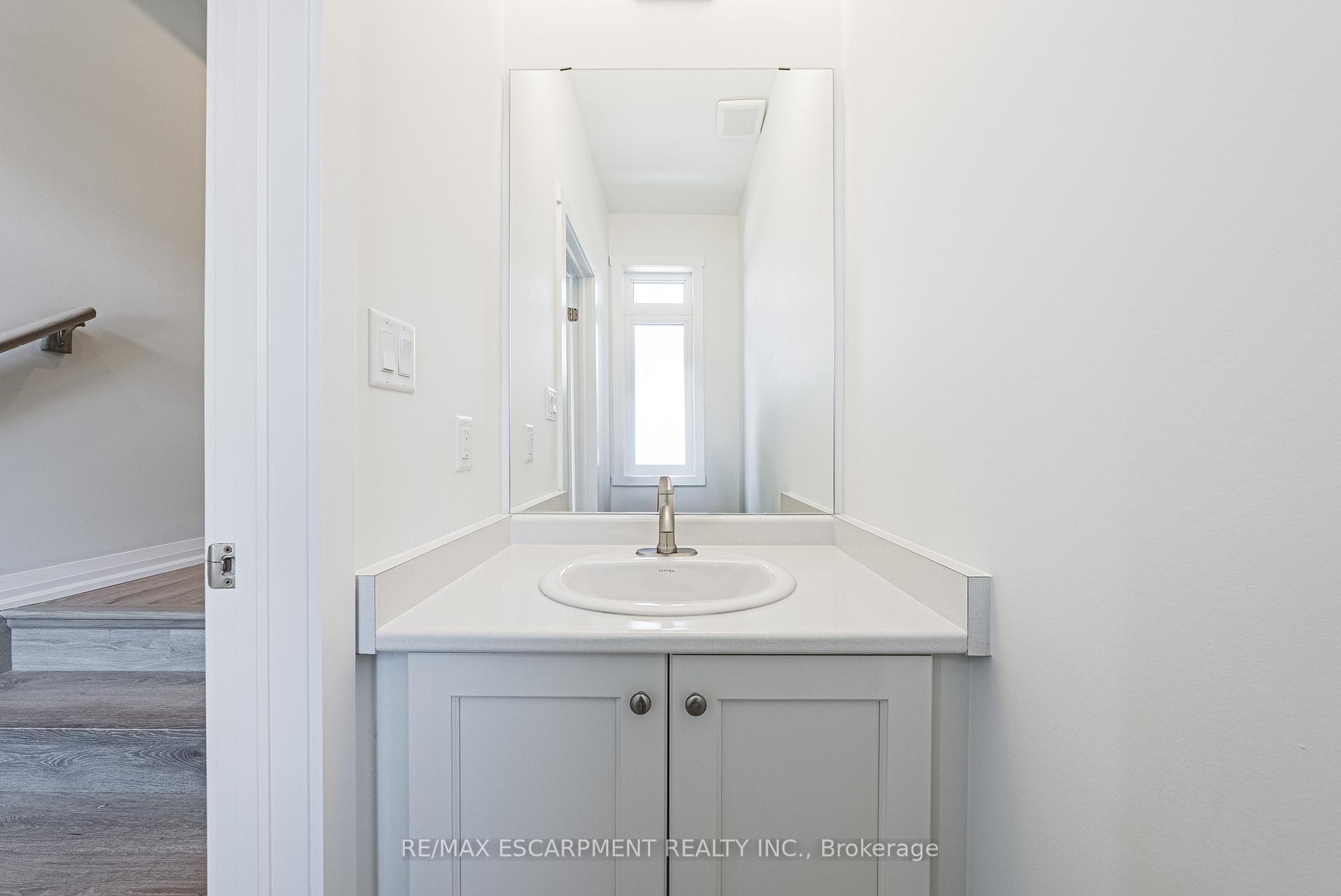 Photo 4 of 138 Lormont Boulevard, Hamilton, Stoney Creek Mountain — HOMEH