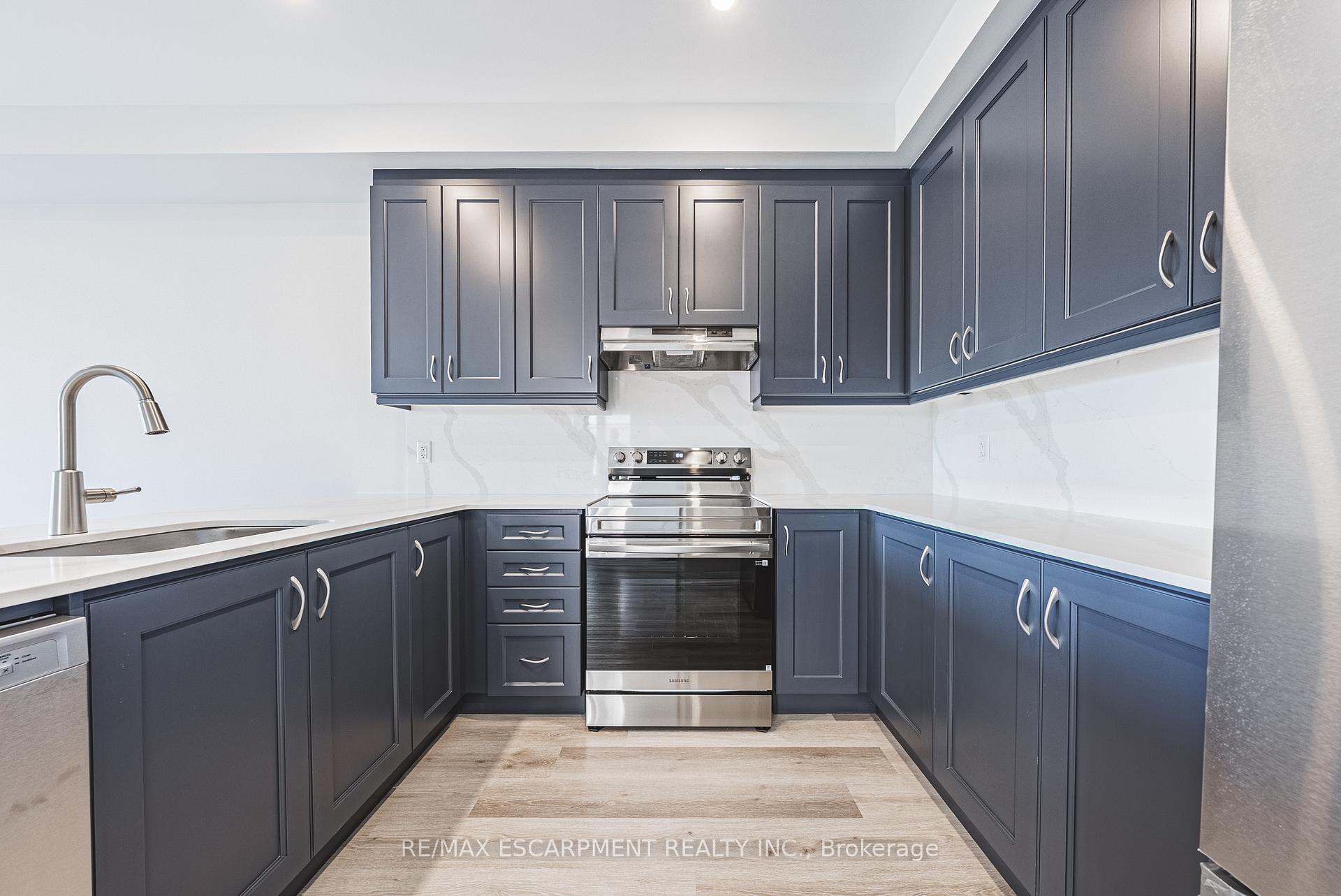Photo 5 of 138 Lormont Boulevard, Hamilton, Stoney Creek Mountain — HOMEH