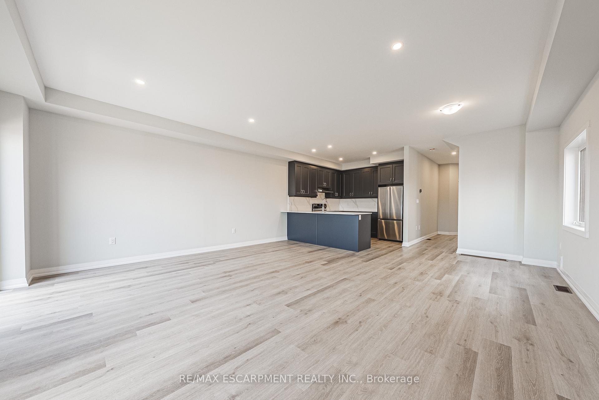Photo 6 of 138 Lormont Boulevard, Hamilton, Stoney Creek Mountain — HOMEH