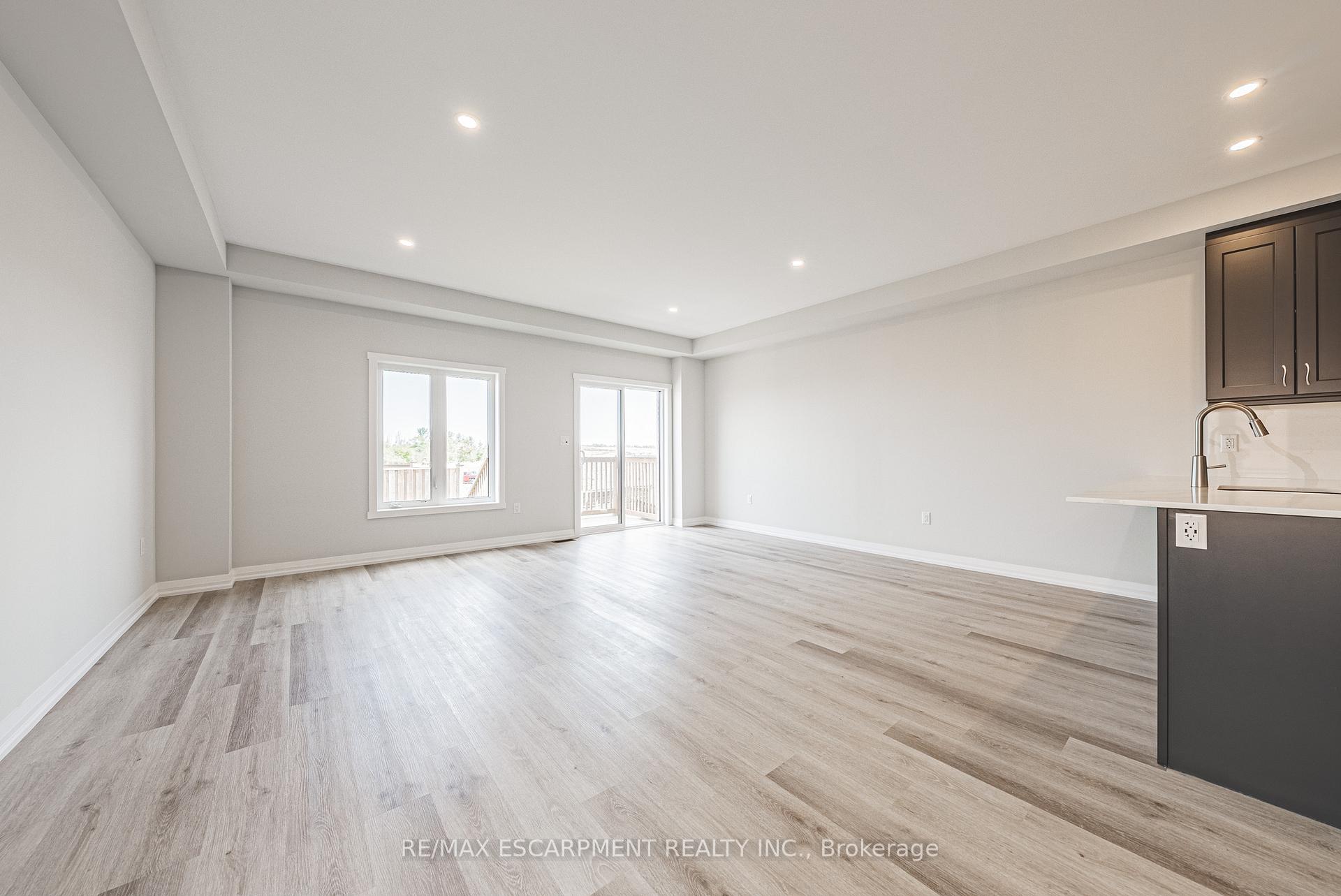 Photo 7 of 138 Lormont Boulevard, Hamilton, Stoney Creek Mountain — HOMEH