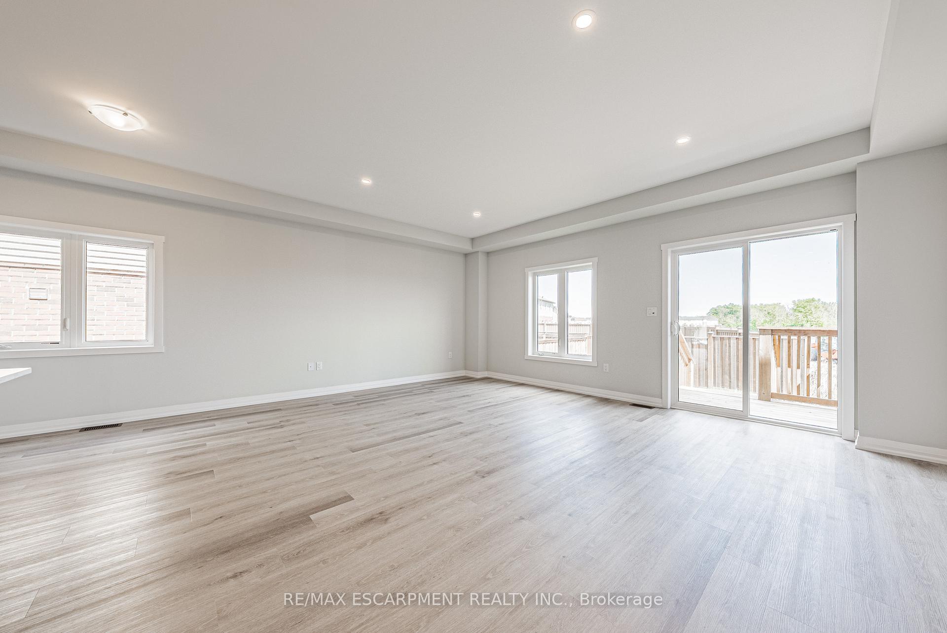Photo 8 of 138 Lormont Boulevard, Hamilton, Stoney Creek Mountain — HOMEH