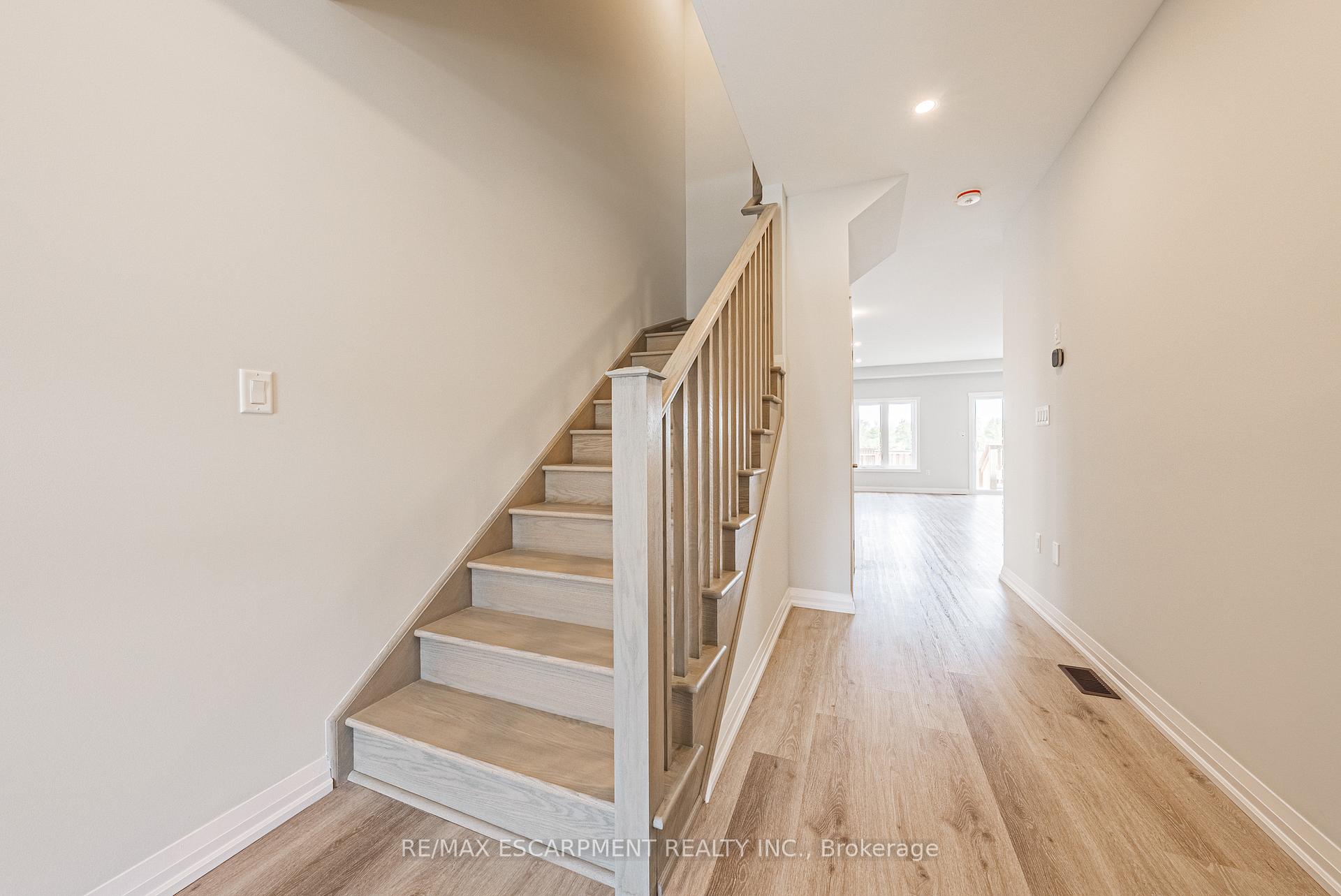 Photo 10 of 138 Lormont Boulevard, Hamilton, Stoney Creek Mountain — HOMEH