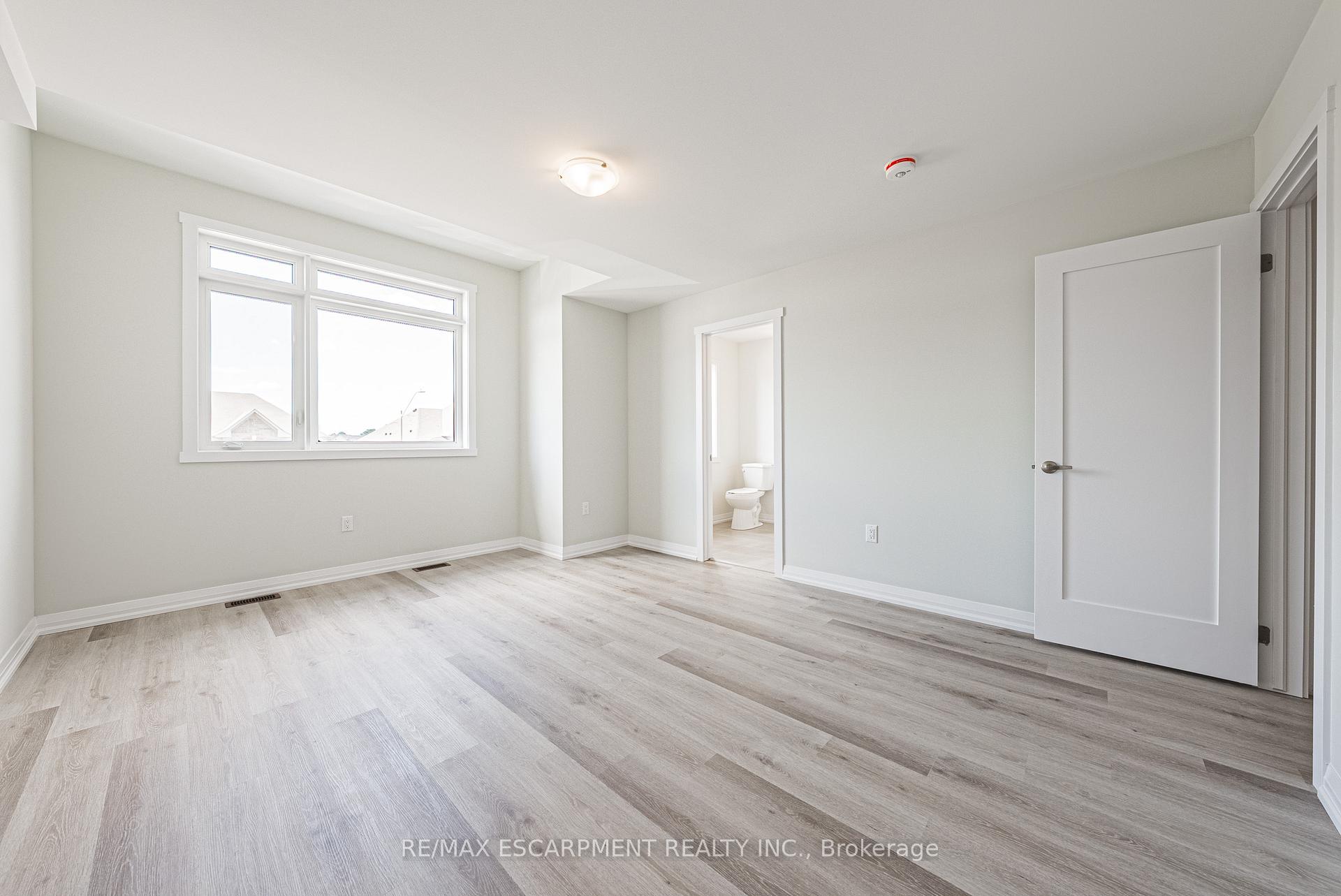 Photo 11 of 138 Lormont Boulevard, Hamilton, Stoney Creek Mountain — HOMEH