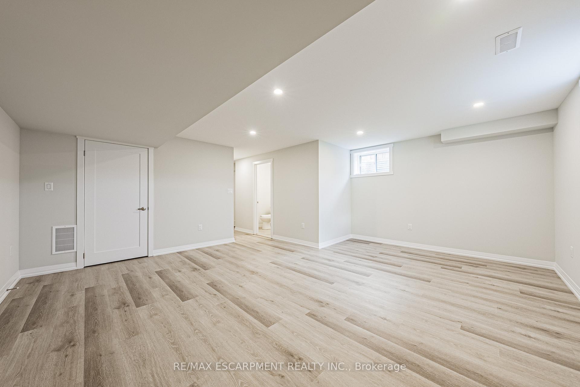 Photo 16 of 138 Lormont Boulevard, Hamilton, Stoney Creek Mountain — HOMEH
