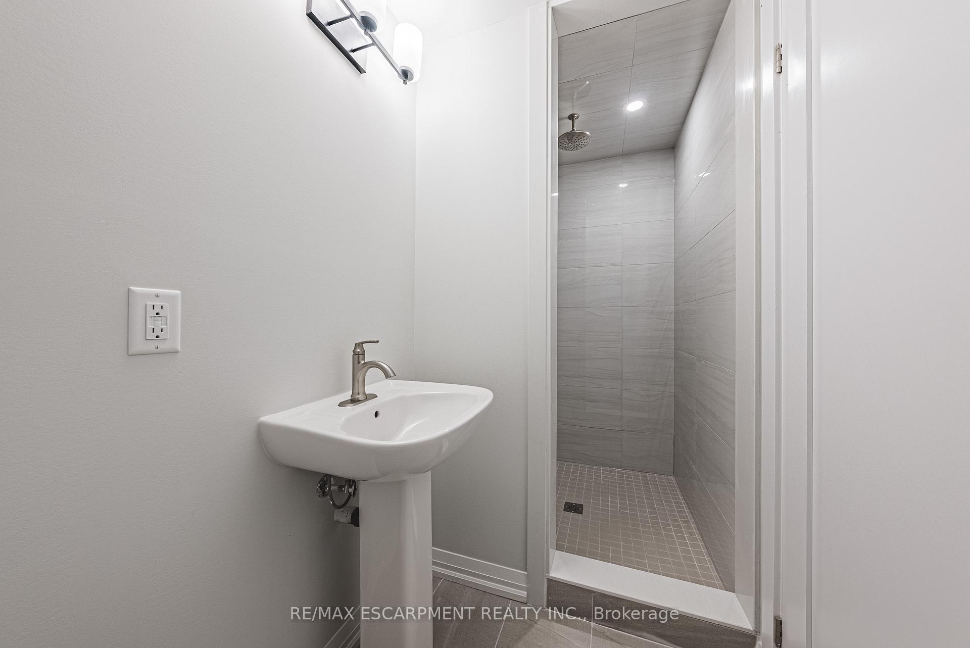 Photo 17 of 138 Lormont Boulevard, Hamilton, Stoney Creek Mountain — HOMEH
