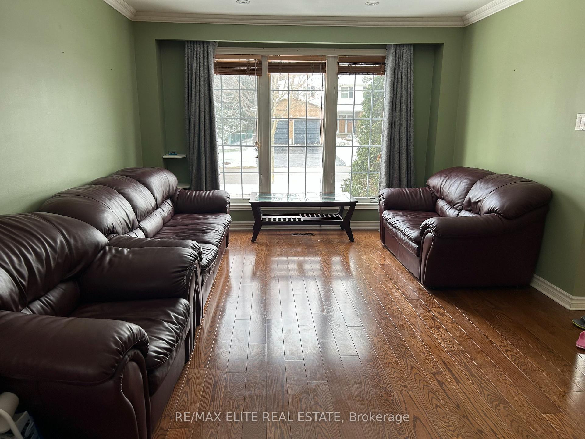 Photo 6 of 33 Hamilton Hall Drive, Markham, Markham Village — HOMEH