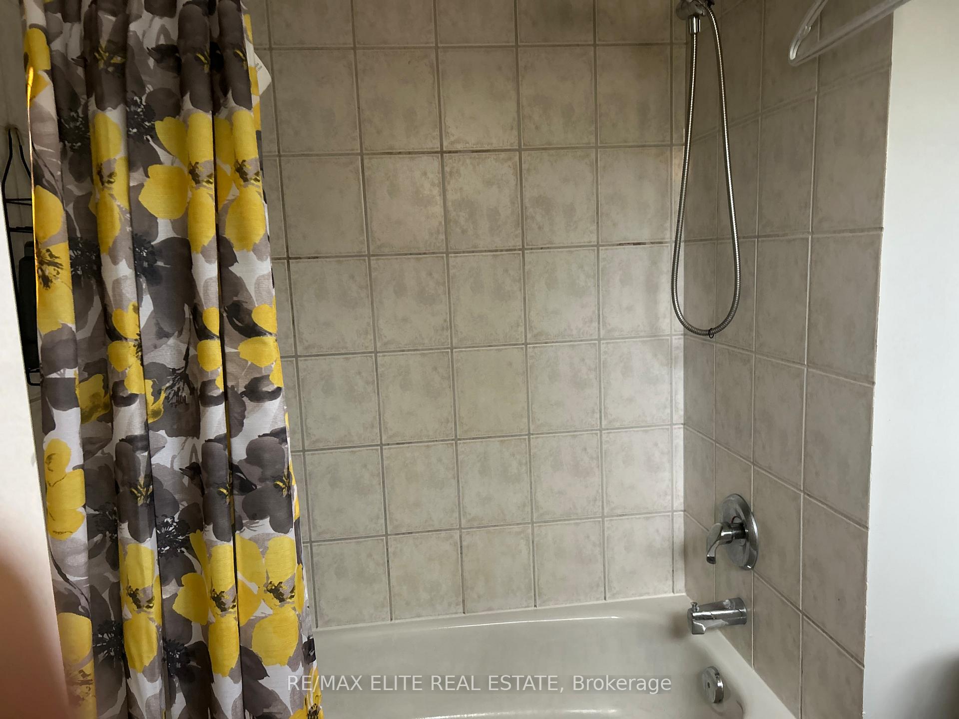 Photo 10 of 33 Hamilton Hall Drive, Markham, Markham Village — HOMEH