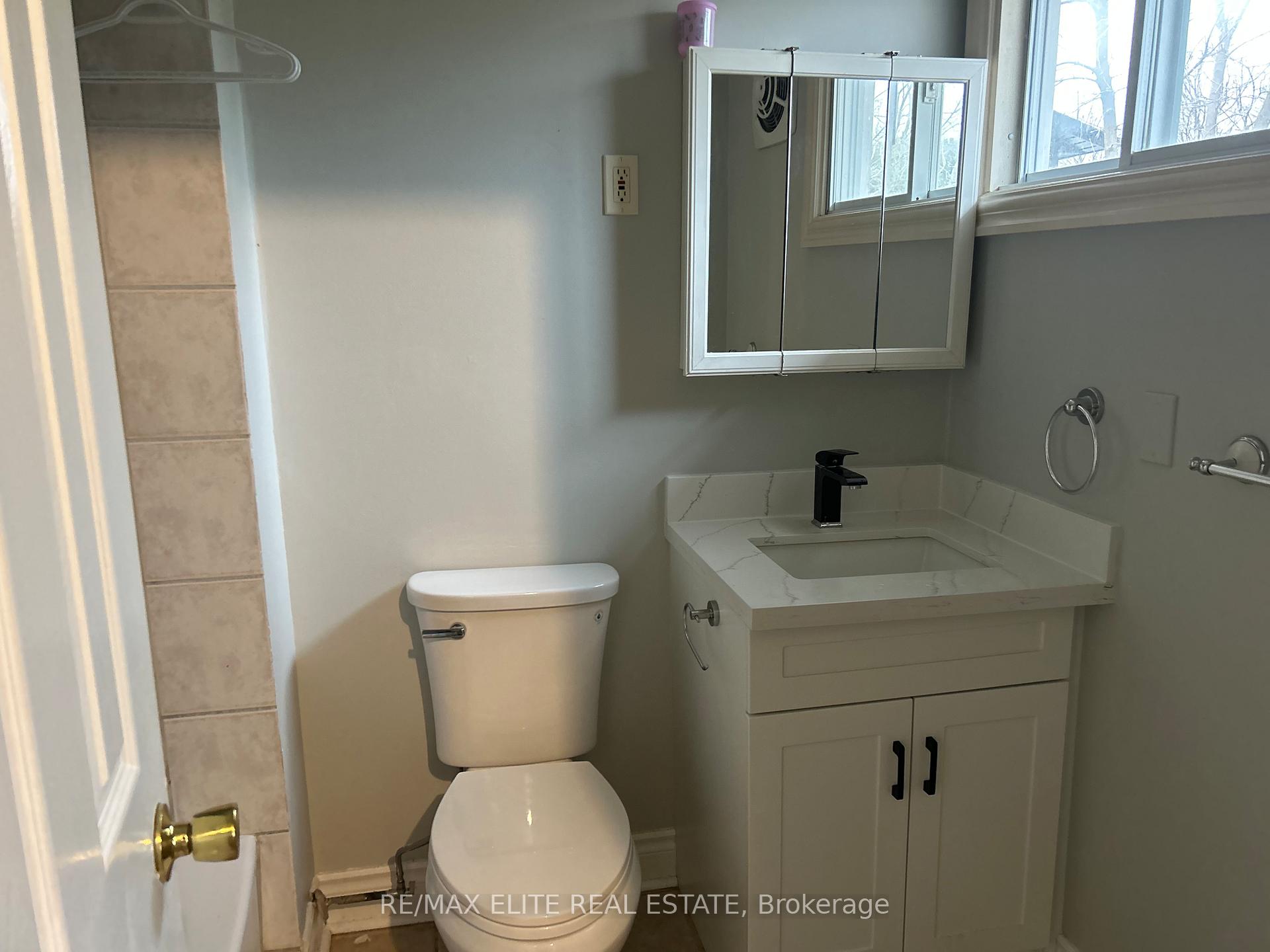 Photo 11 of 33 Hamilton Hall Drive, Markham, Markham Village — HOMEH