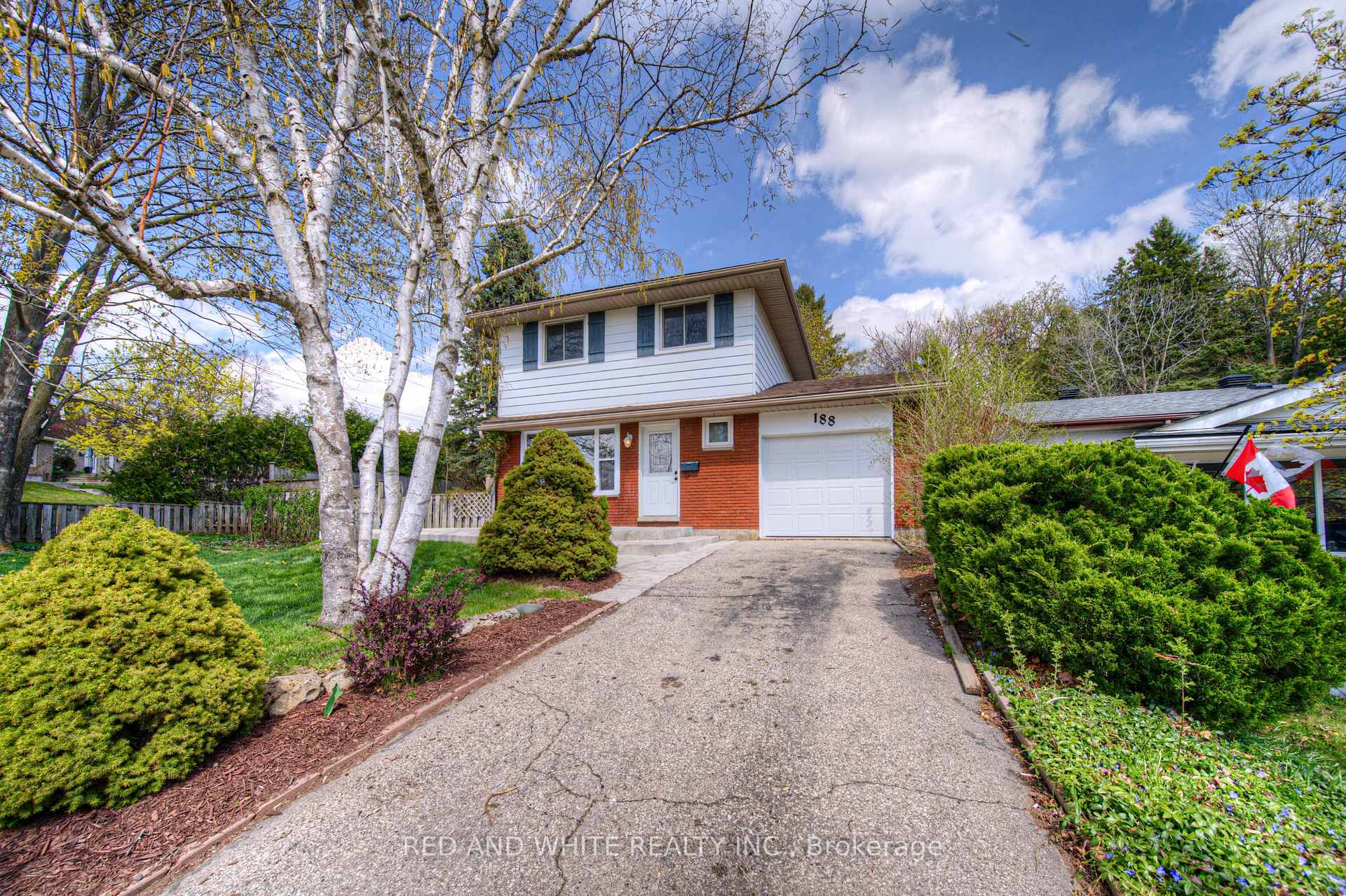 Photo 2 of 188 Arrowhead Crescent, Kitchener — HOMEH