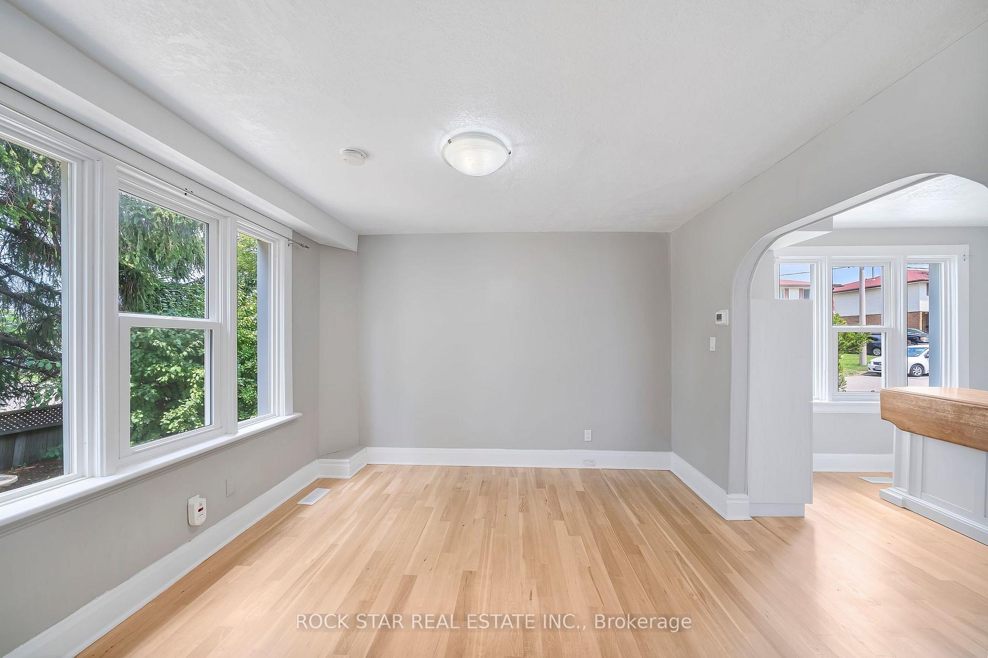 Photo 1 of 227 Fairway Road N, Kitchener, Centreville Chicopee — HOMEH