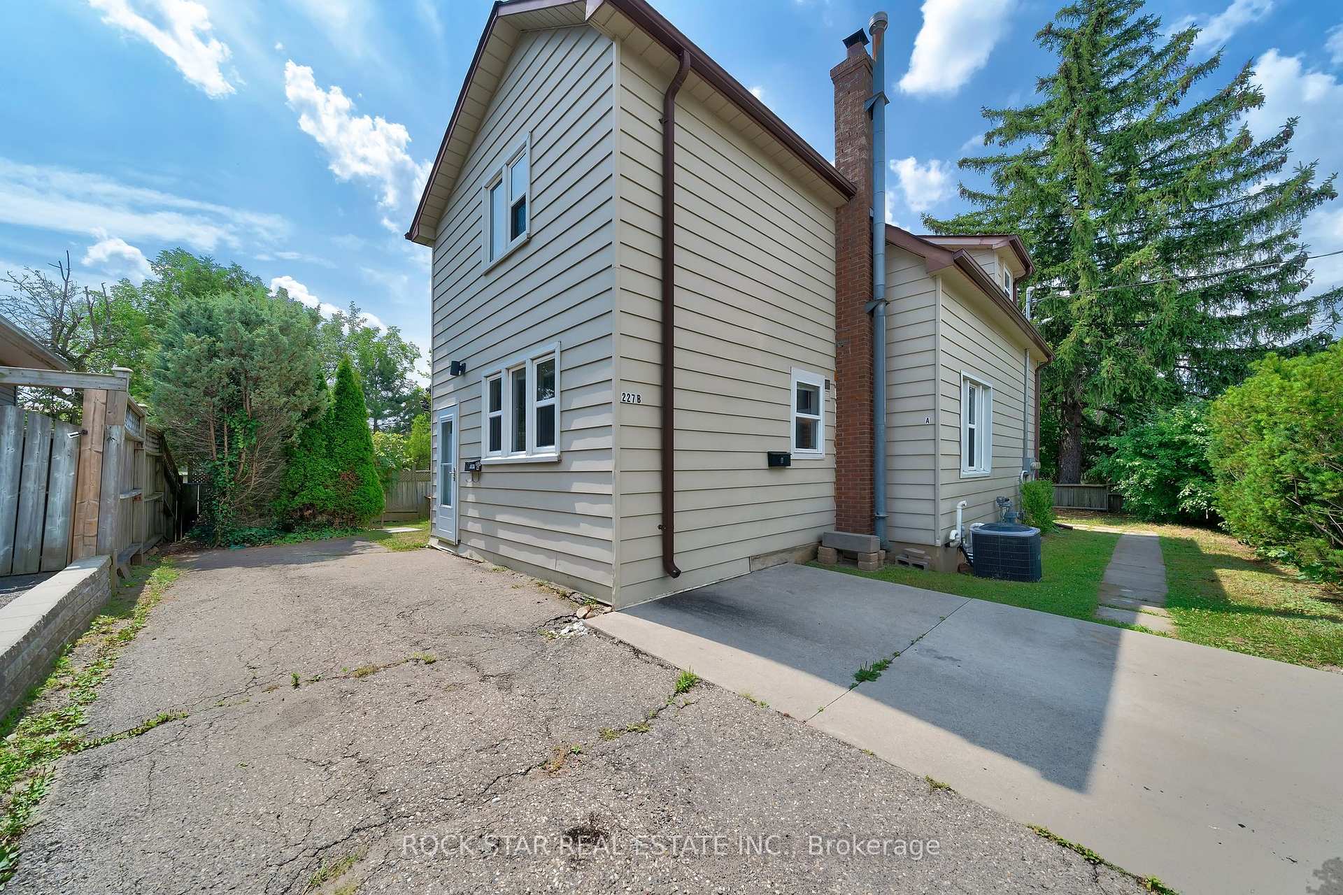 Photo 3 of 227 Fairway Road N, Kitchener, Centreville Chicopee — HOMEH