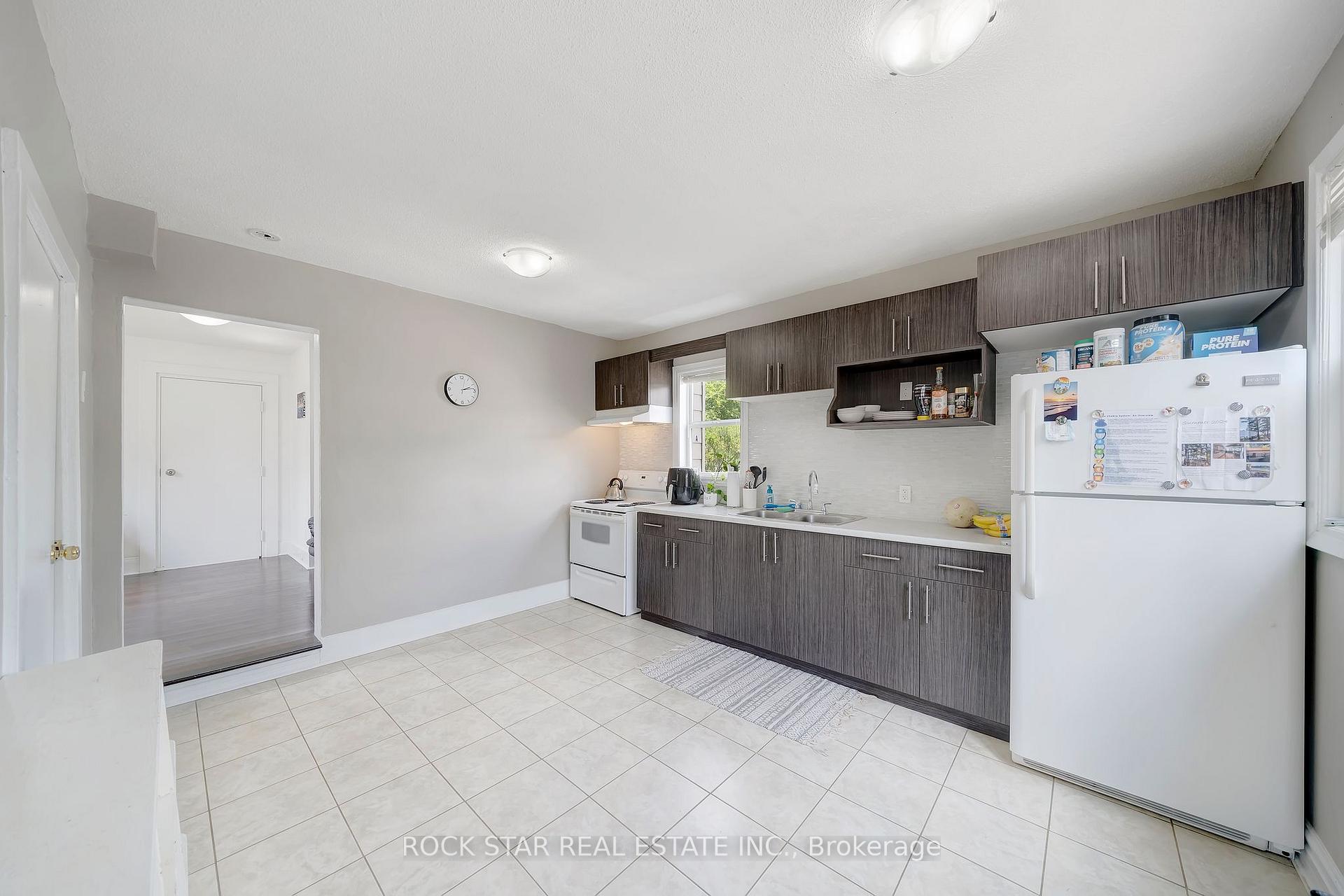 Photo 4 of 227 Fairway Road N, Kitchener, Centreville Chicopee — HOMEH