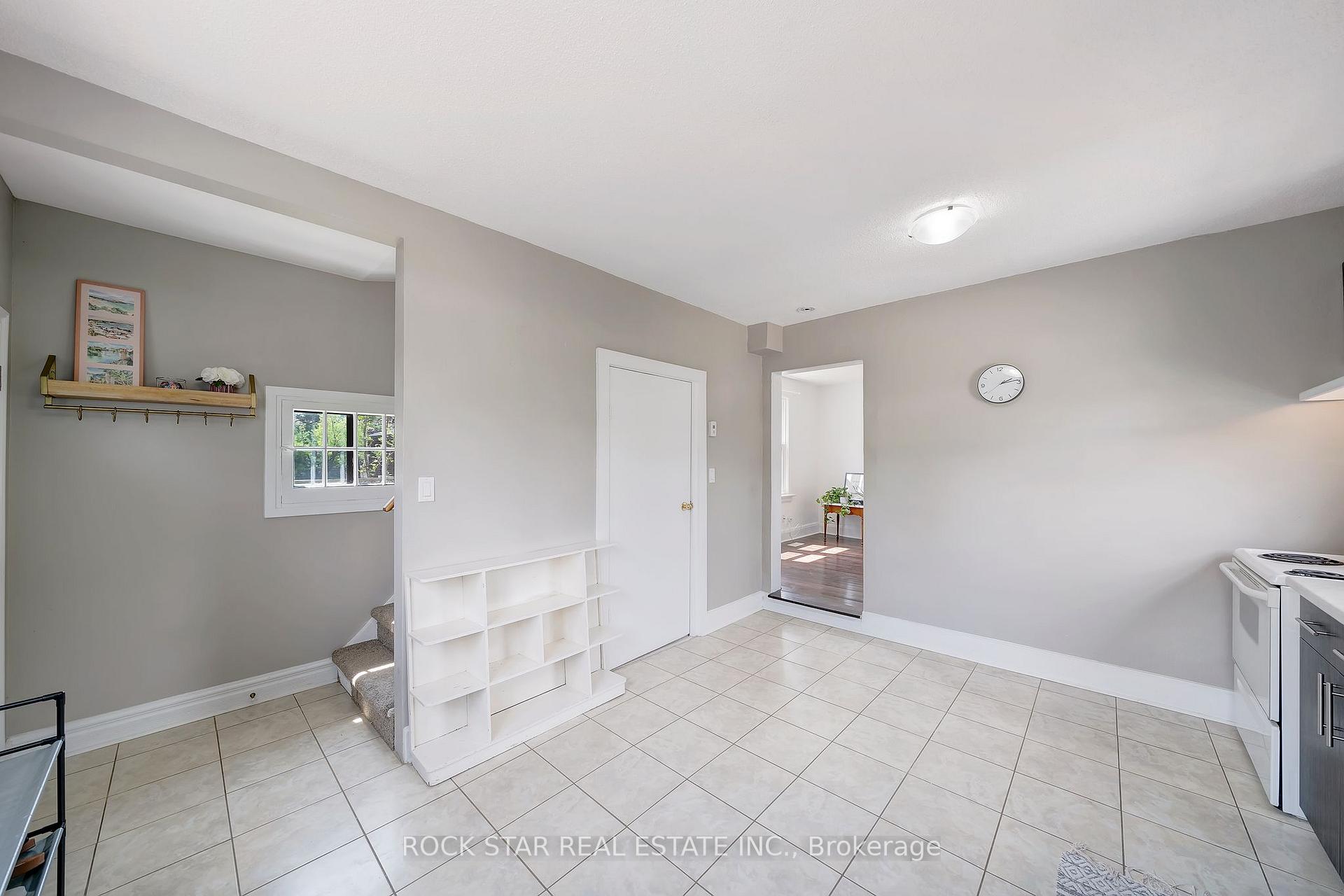 Photo 5 of 227 Fairway Road N, Kitchener, Centreville Chicopee — HOMEH