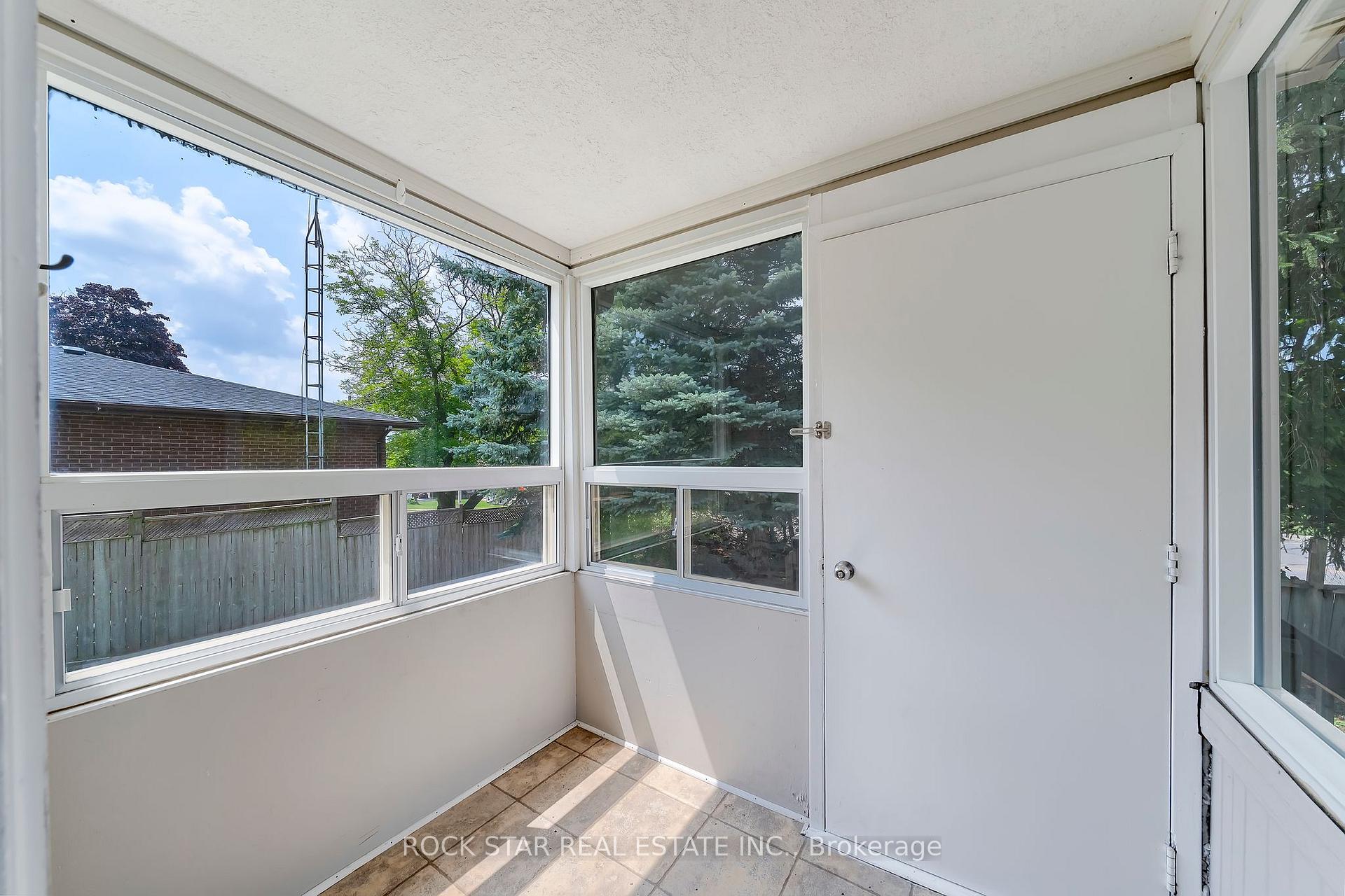 Photo 14 of 227 Fairway Road N, Kitchener, Centreville Chicopee — HOMEH