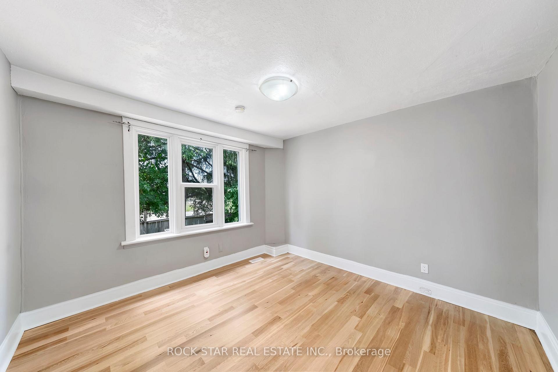 Photo 16 of 227 Fairway Road N, Kitchener, Centreville Chicopee — HOMEH