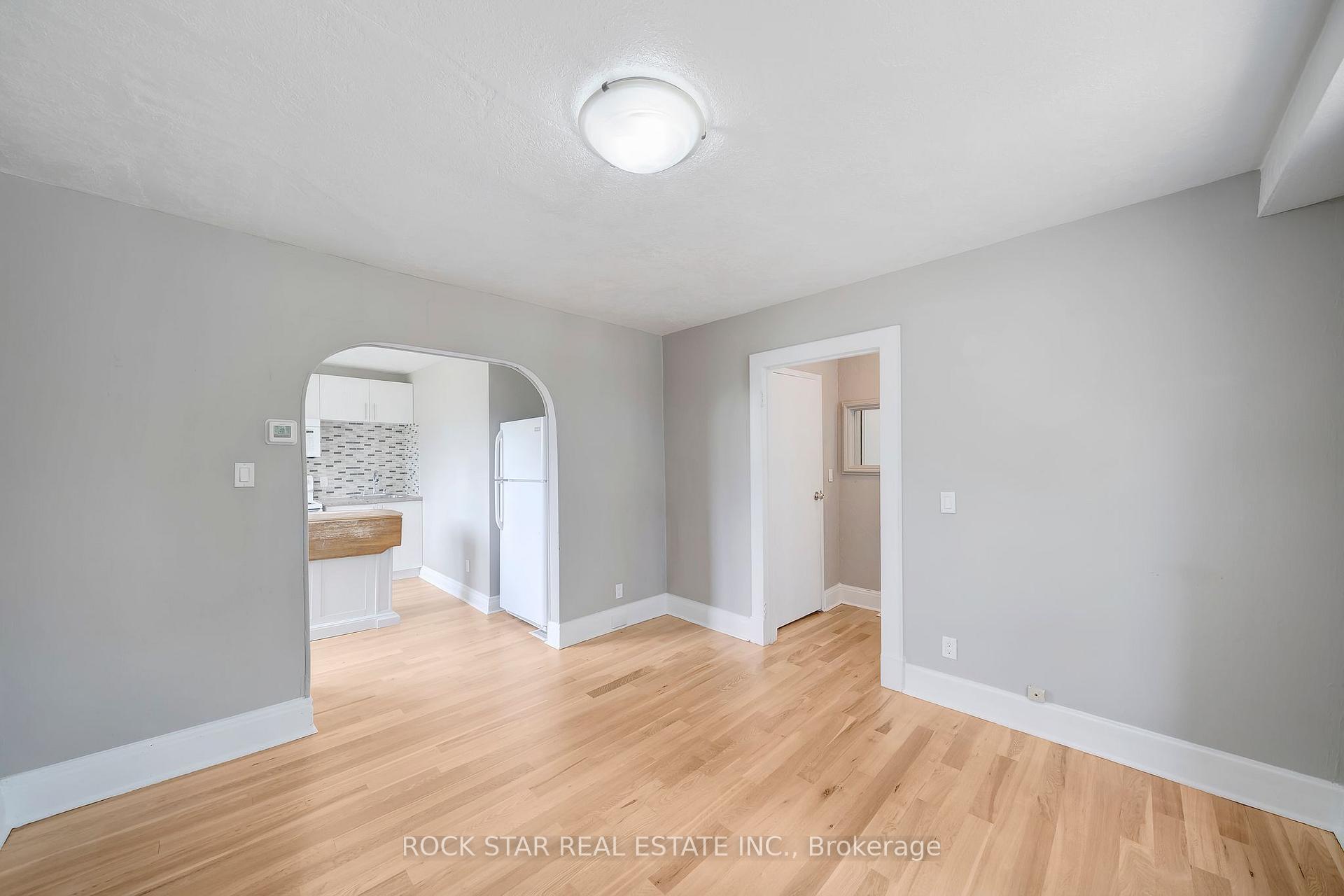 Photo 17 of 227 Fairway Road N, Kitchener, Centreville Chicopee — HOMEH