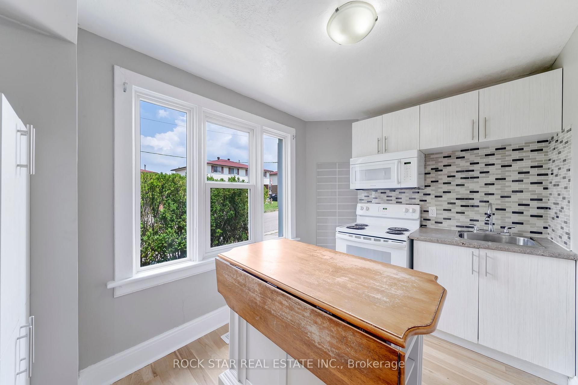 Photo 18 of 227 Fairway Road N, Kitchener, Centreville Chicopee — HOMEH