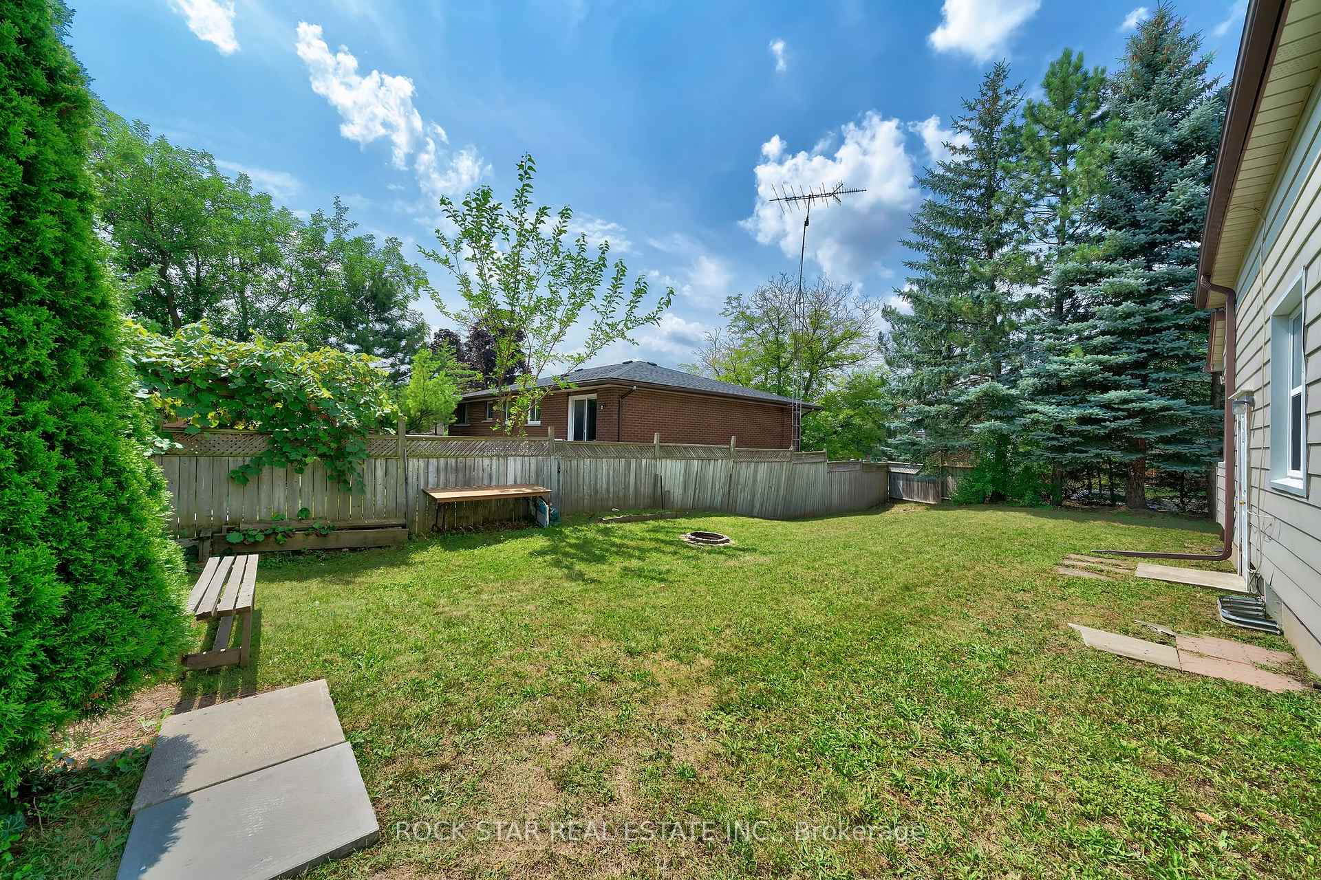 Photo 26 of 227 Fairway Road N, Kitchener, Centreville Chicopee — HOMEH