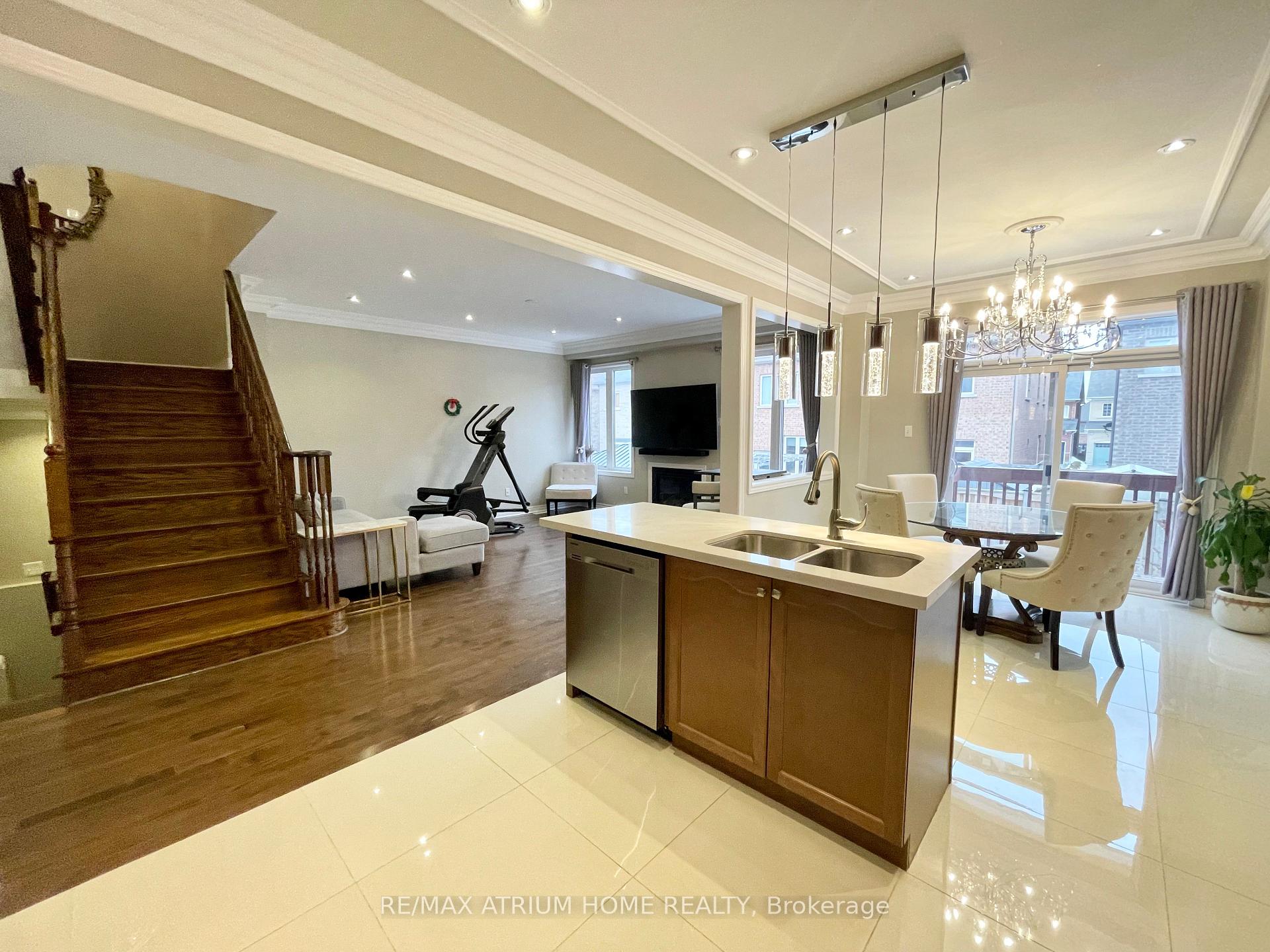 Photo 12 of 55 Hua Du Avenue, Markham, Berczy — HOMEH