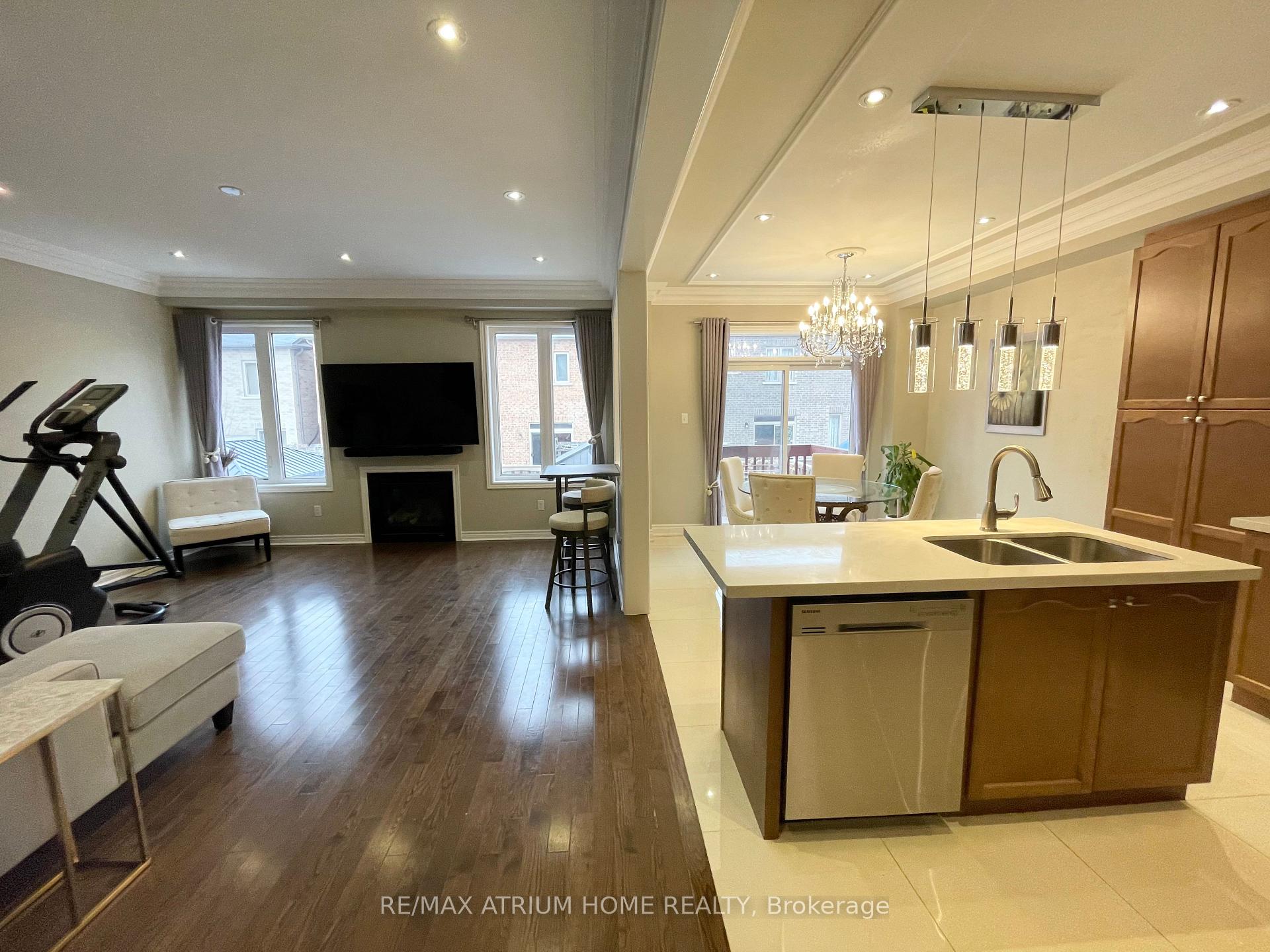 Photo 19 of 55 Hua Du Avenue, Markham, Berczy — HOMEH