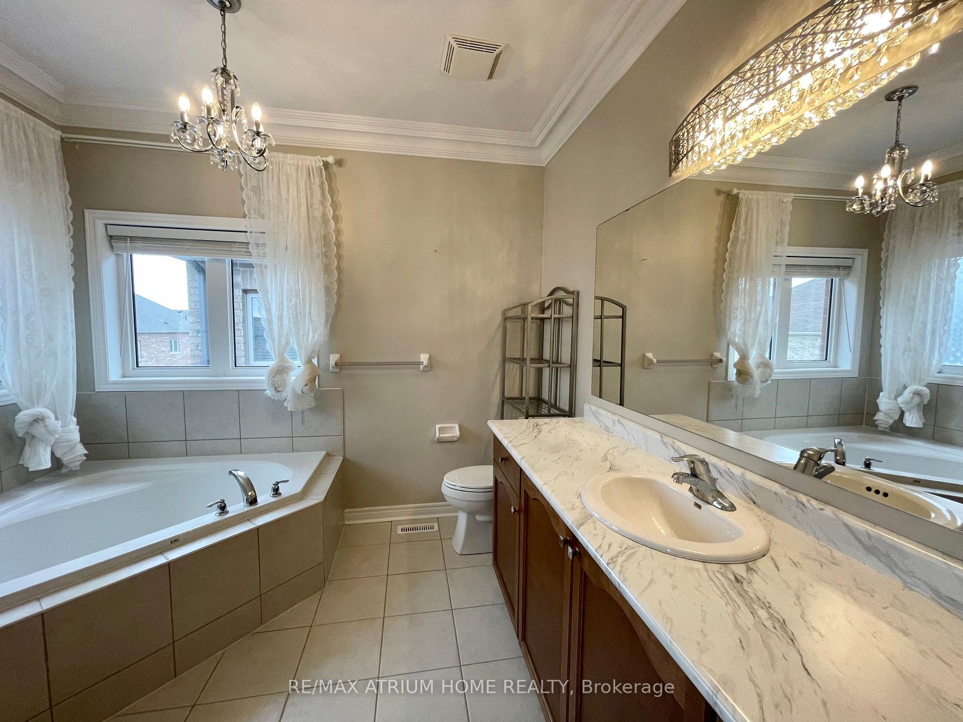 Photo 25 of 55 Hua Du Avenue, Markham, Berczy — HOMEH