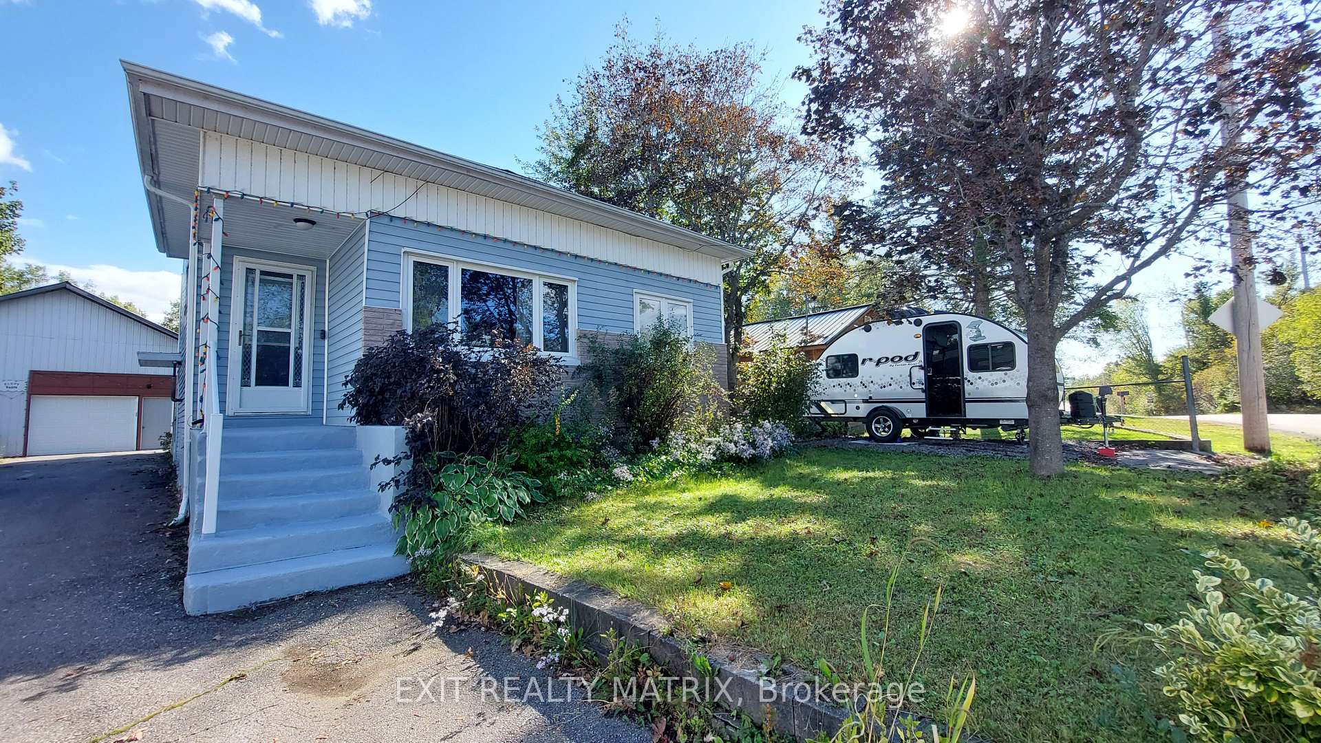 Photo 2 of 160 Constance Lake Road, Ottawa, Kanata - Kanata (North East) — HOMEH