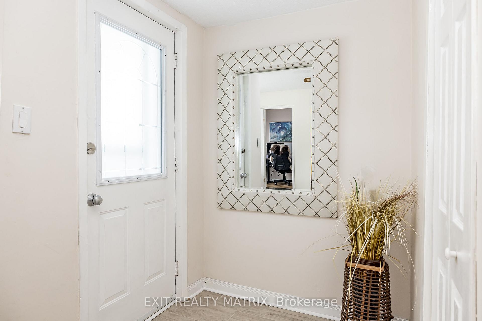 Photo 3 of 160 Constance Lake Road, Ottawa, Kanata - Kanata (North East) — HOMEH