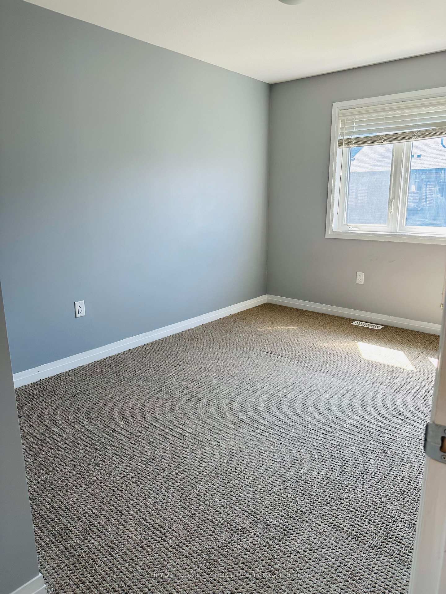 Photo 10 of 7 Greenwich Avenue, Hamilton, Stoney Creek Mountain — HOMEH