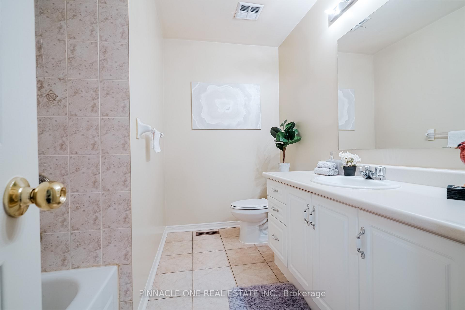 Photo 7 of 52 Vogue Street, Markham, Rouge River Estates — HOMEH