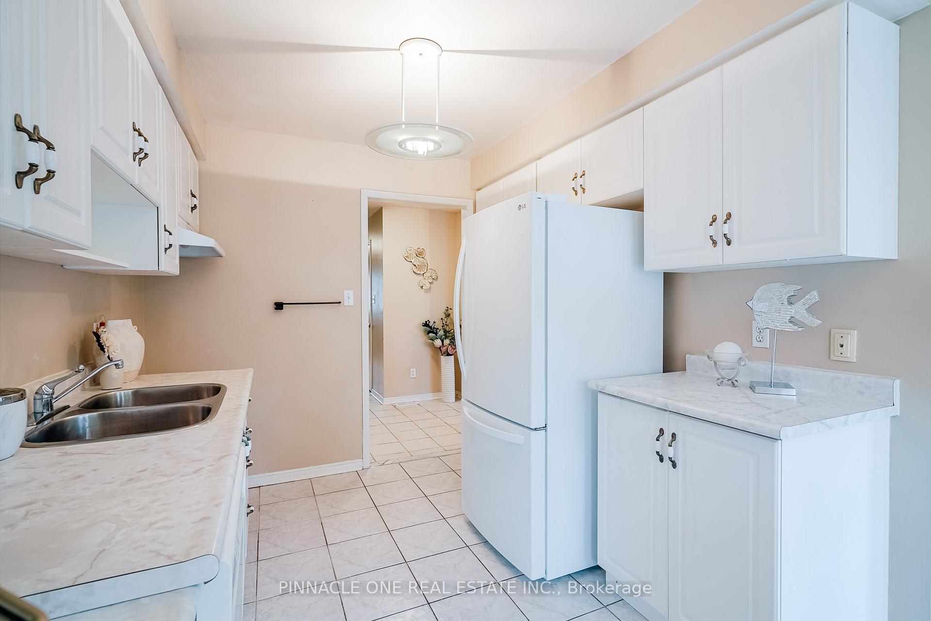 Photo 19 of 52 Vogue Street, Markham, Rouge River Estates — HOMEH