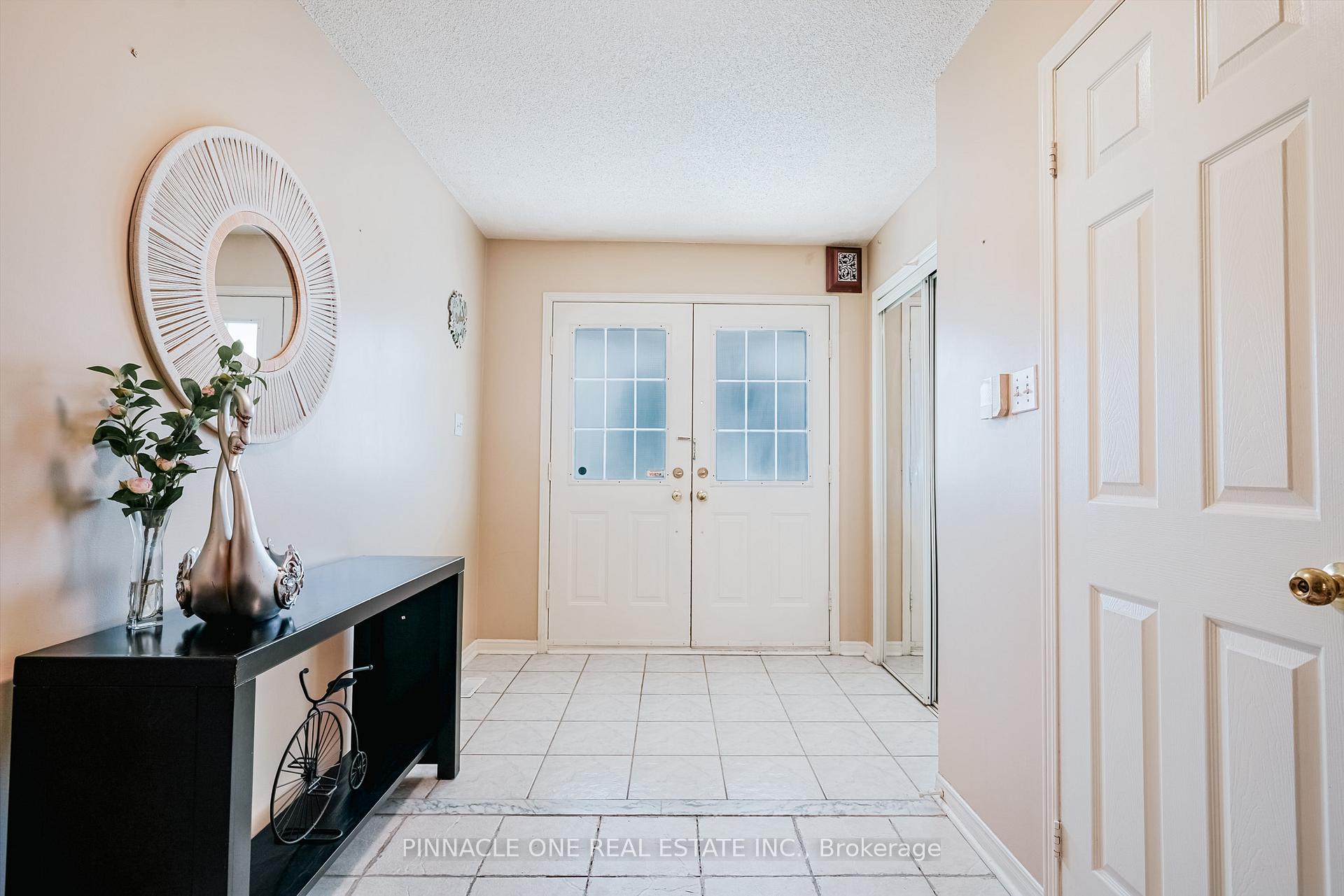 Photo 24 of 52 Vogue Street, Markham, Rouge River Estates — HOMEH