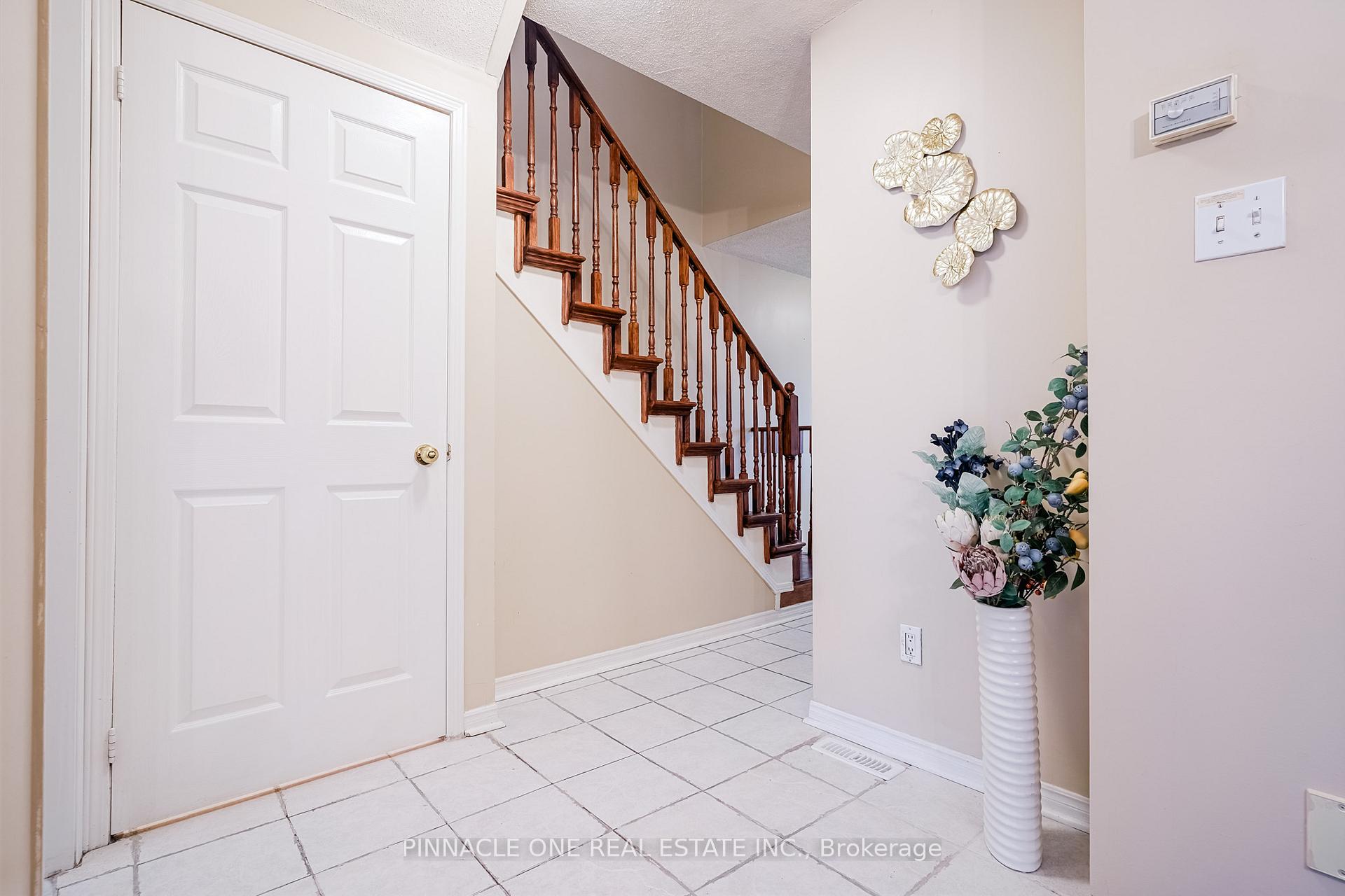 Photo 32 of 52 Vogue Street, Markham, Rouge River Estates — HOMEH