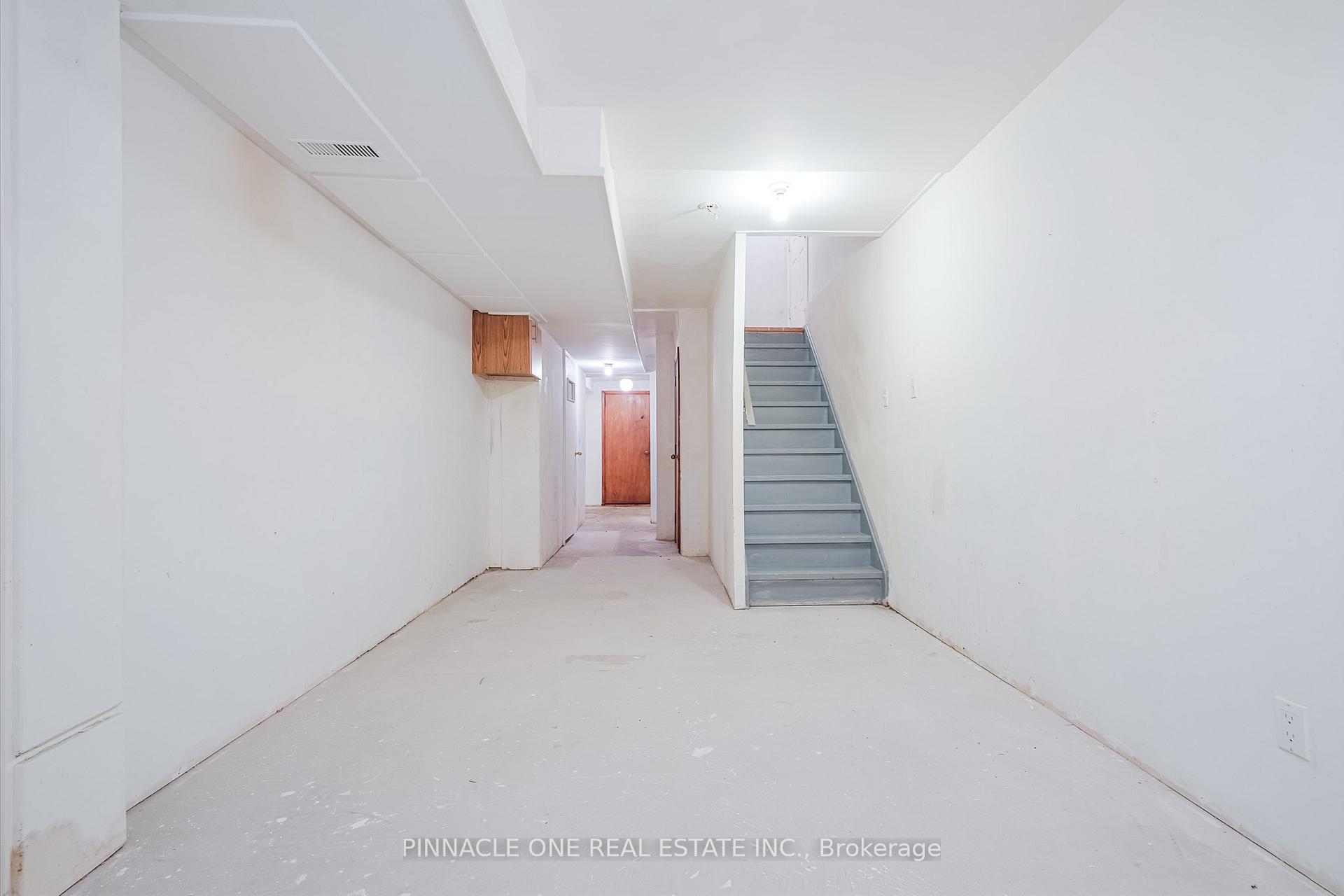 Photo 34 of 52 Vogue Street, Markham, Rouge River Estates — HOMEH