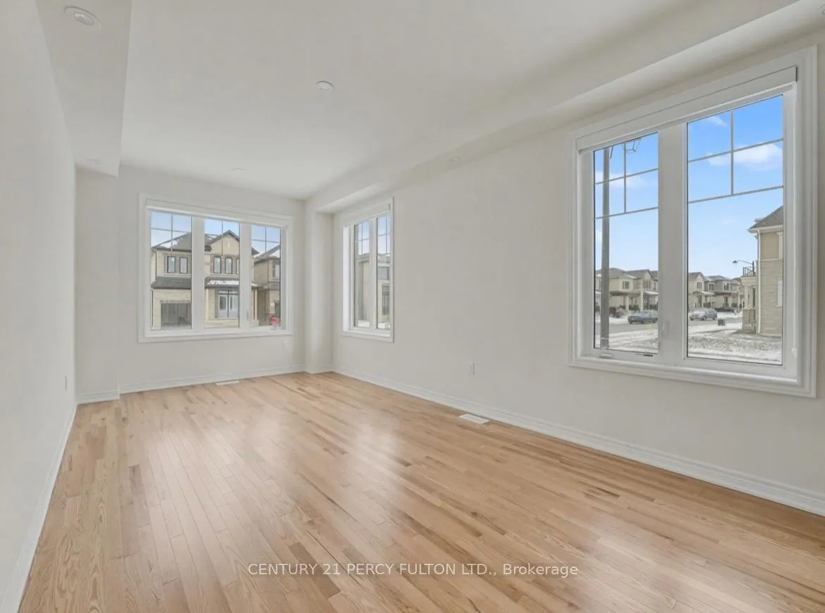 Photo 5 of 396 Kennedy Circle W, Milton, Cobban — HOMEH