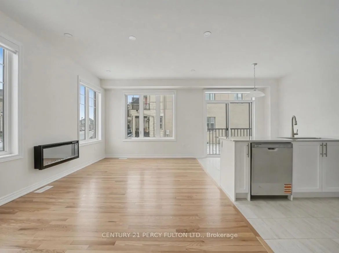 Photo 6 of 396 Kennedy Circle W, Milton, Cobban — HOMEH