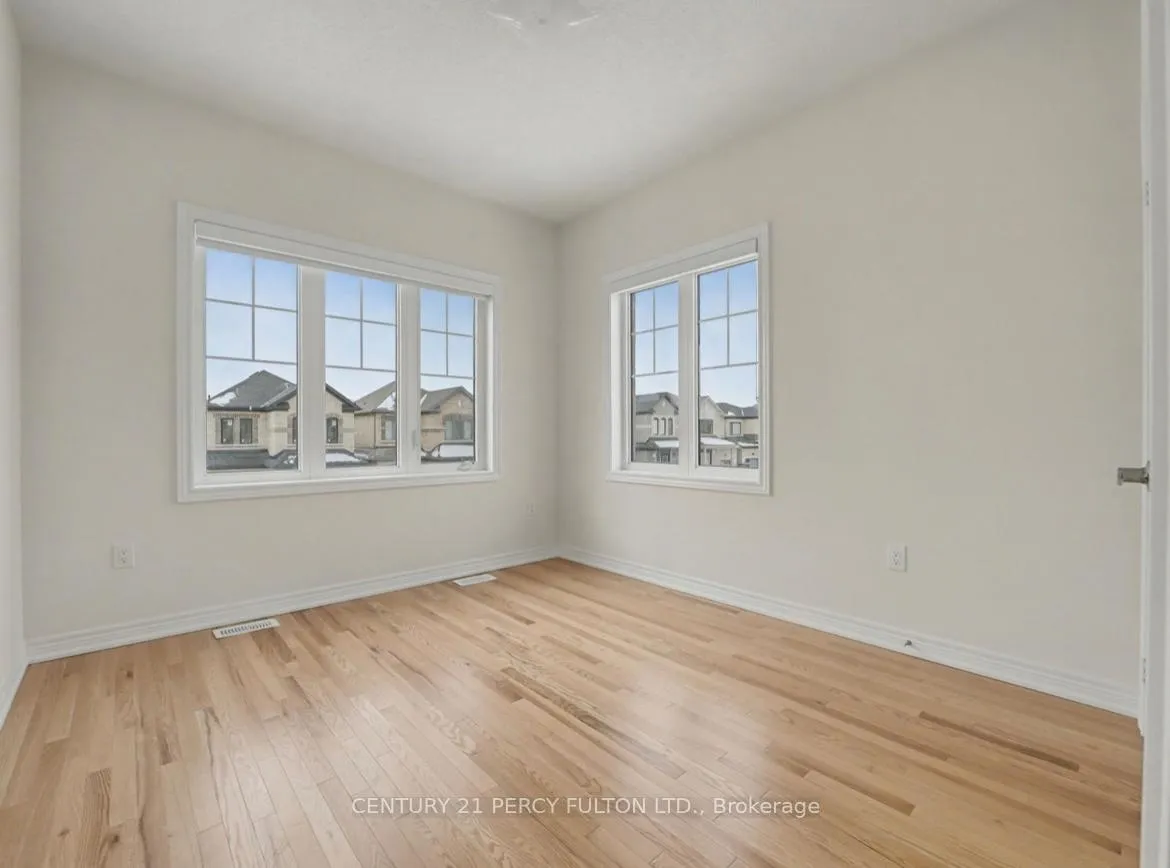 Photo 16 of 396 Kennedy Circle W, Milton, Cobban — HOMEH