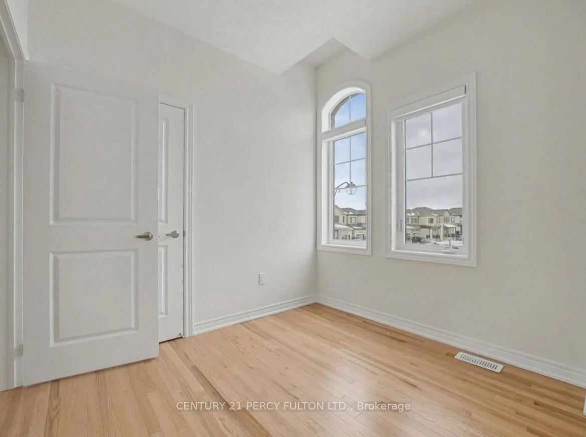Photo 19 of 396 Kennedy Circle W, Milton, Cobban — HOMEH
