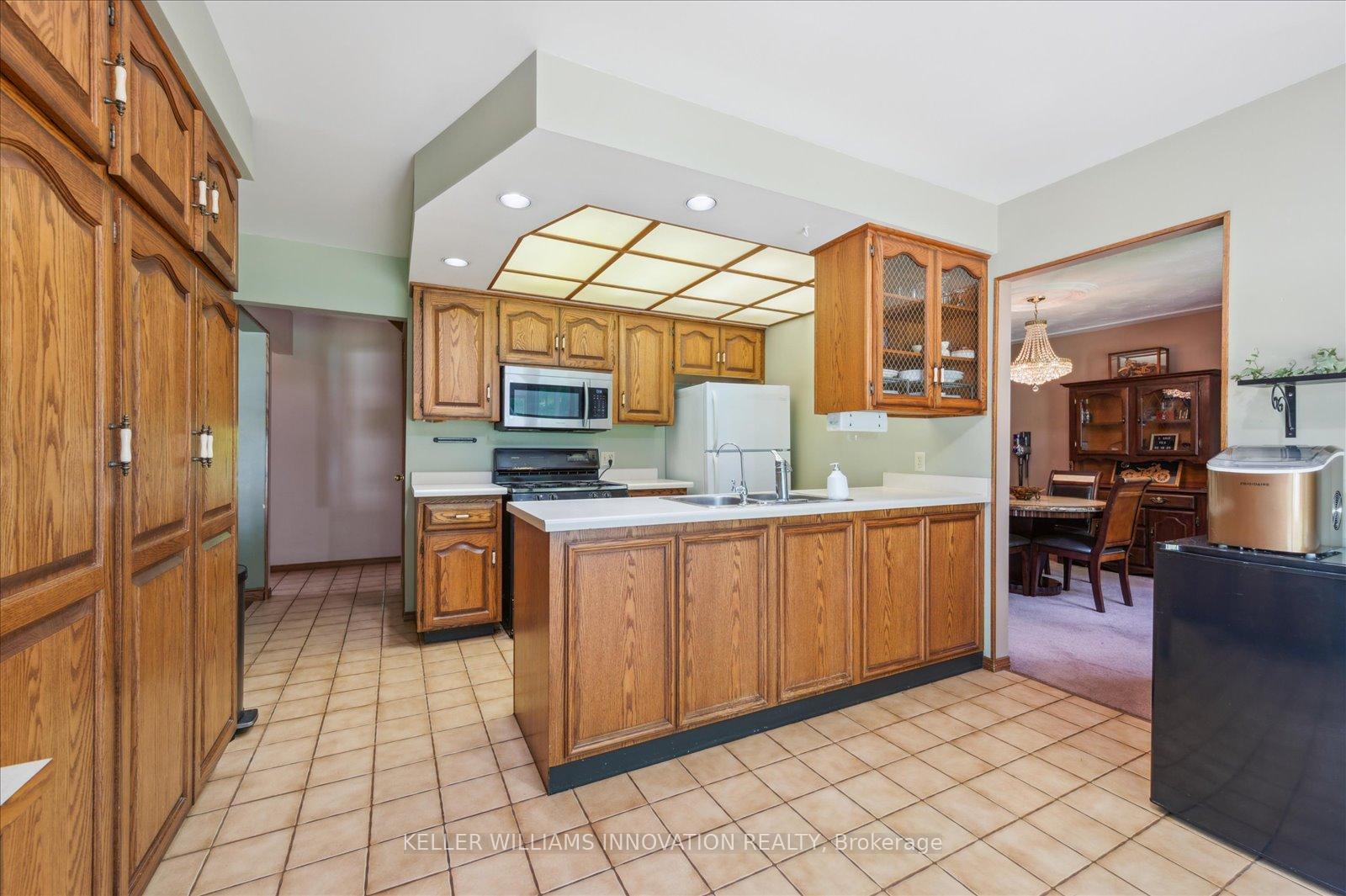 Photo 14 of 29 Hillcrest Lane, Kitchener — HOMEH