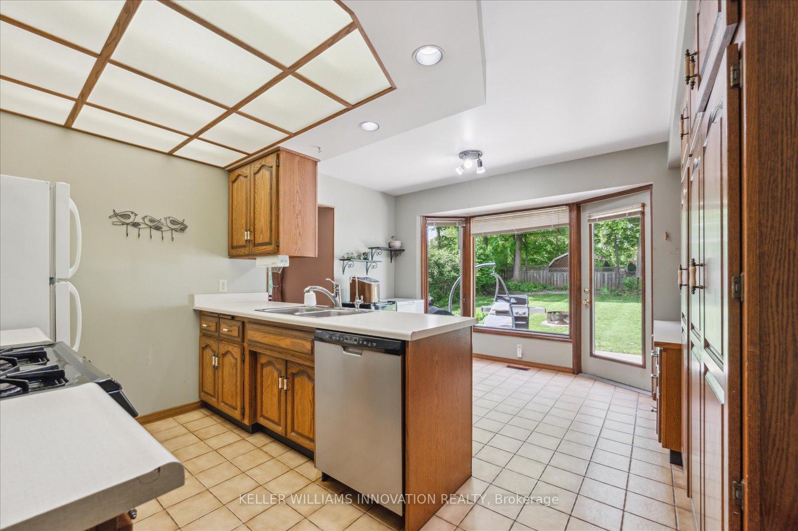 Photo 16 of 29 Hillcrest Lane, Kitchener — HOMEH