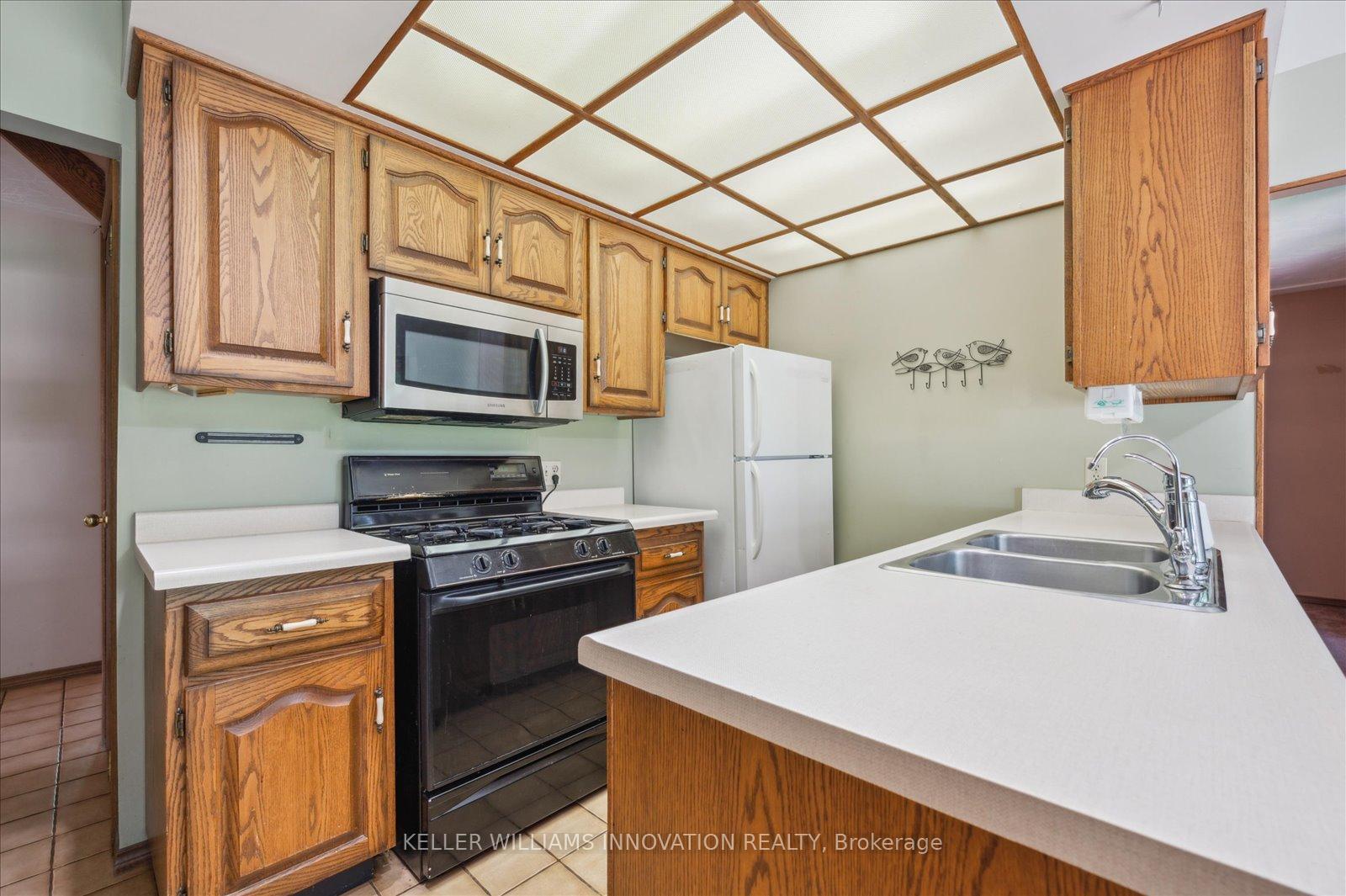 Photo 17 of 29 Hillcrest Lane, Kitchener — HOMEH