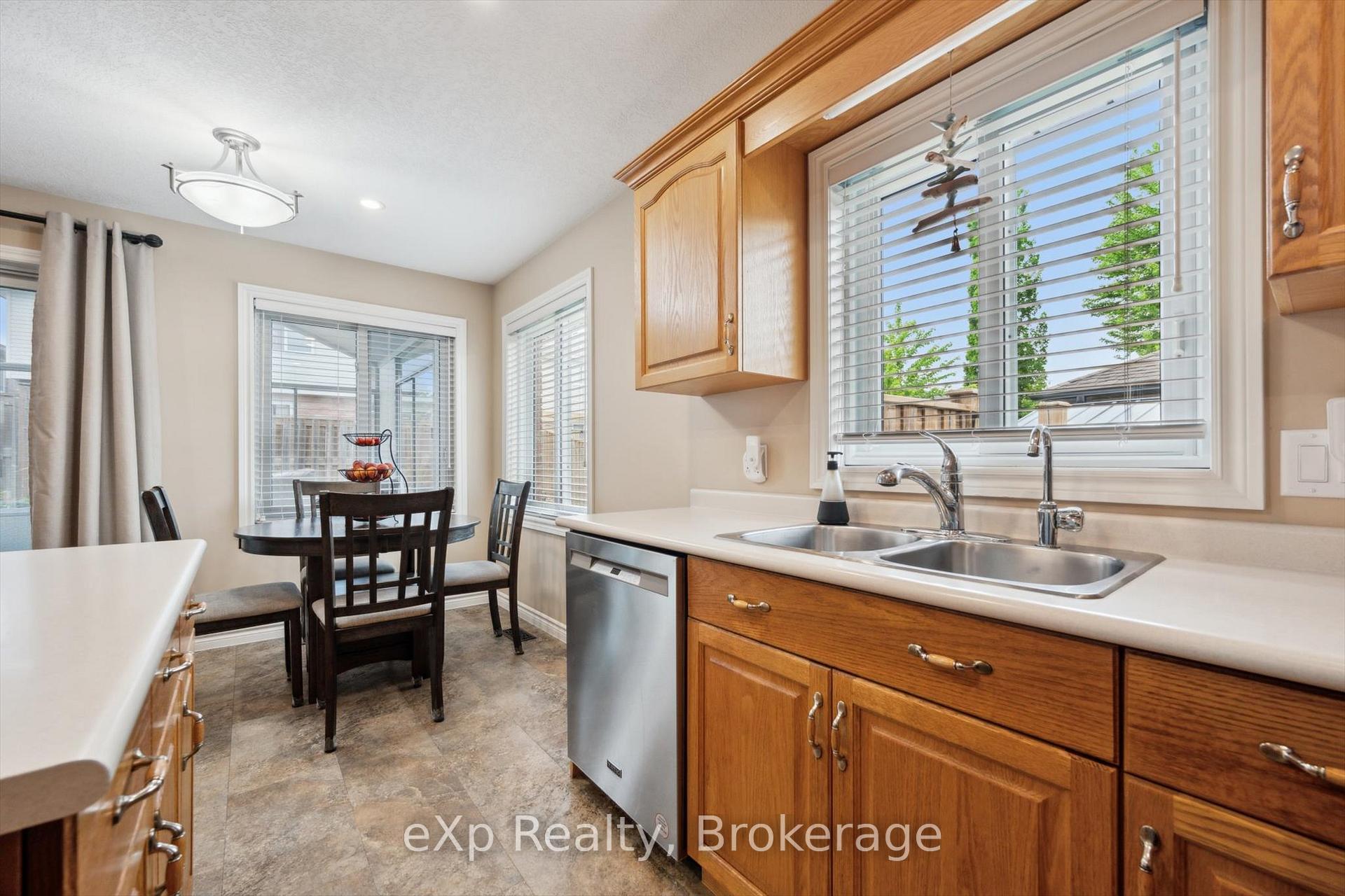 Photo 11 of 916 Keewatin Place, Kitchener — HOMEH