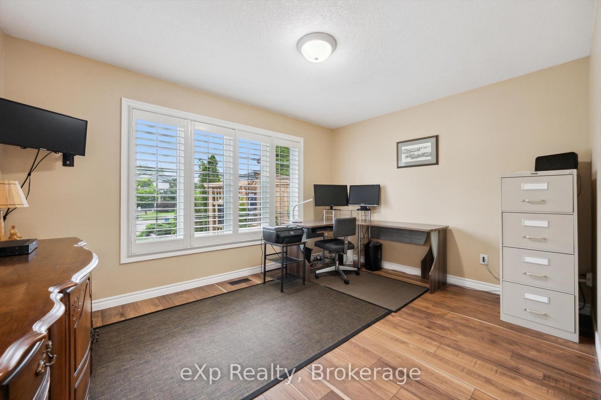 Photo 19 of 916 Keewatin Place, Kitchener — HOMEH