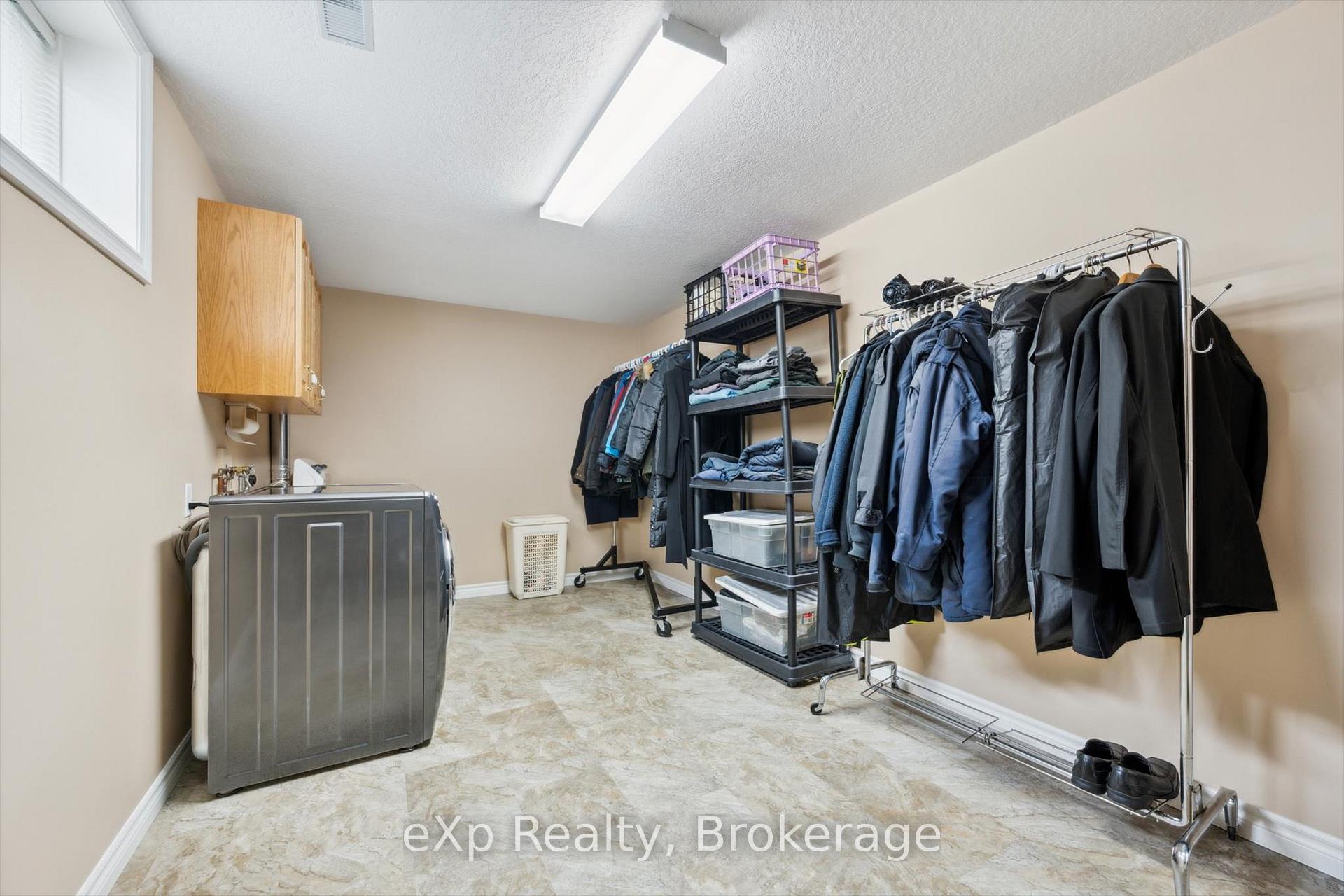 Photo 27 of 916 Keewatin Place, Kitchener — HOMEH