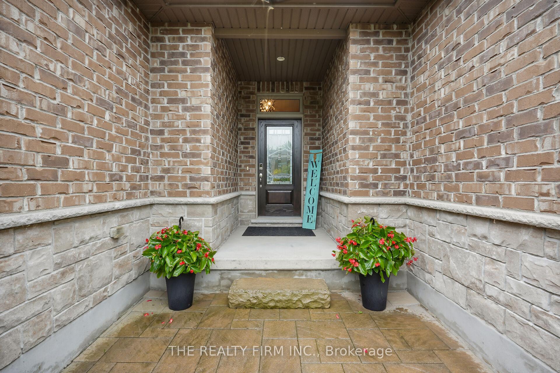 Photo 2 of 102 Prince Street, Middlesex Centre, Komoka — HOMEH