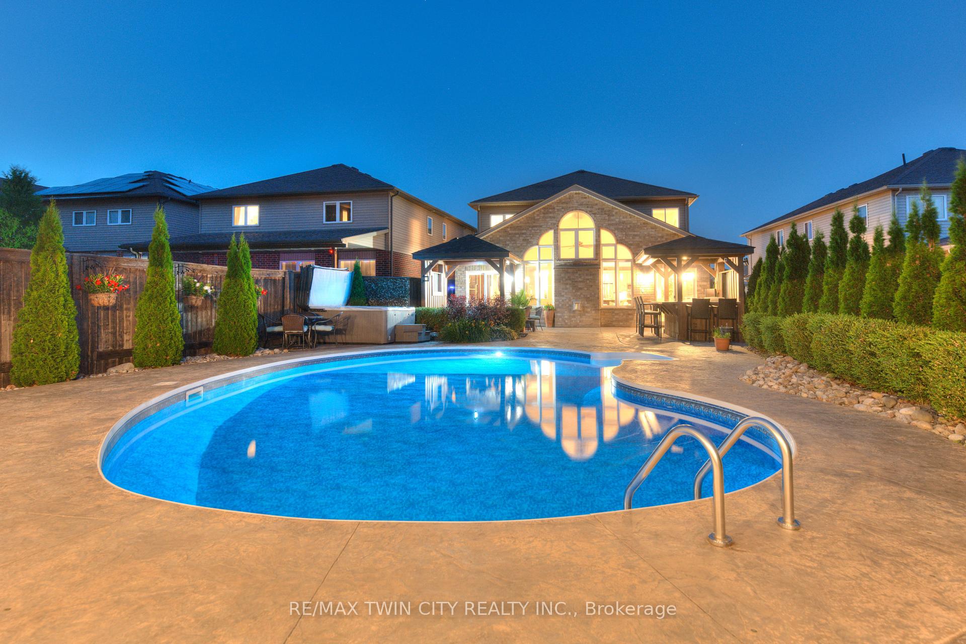 Photo 2 of 493 Zeller Drive, Kitchener — HOMEH