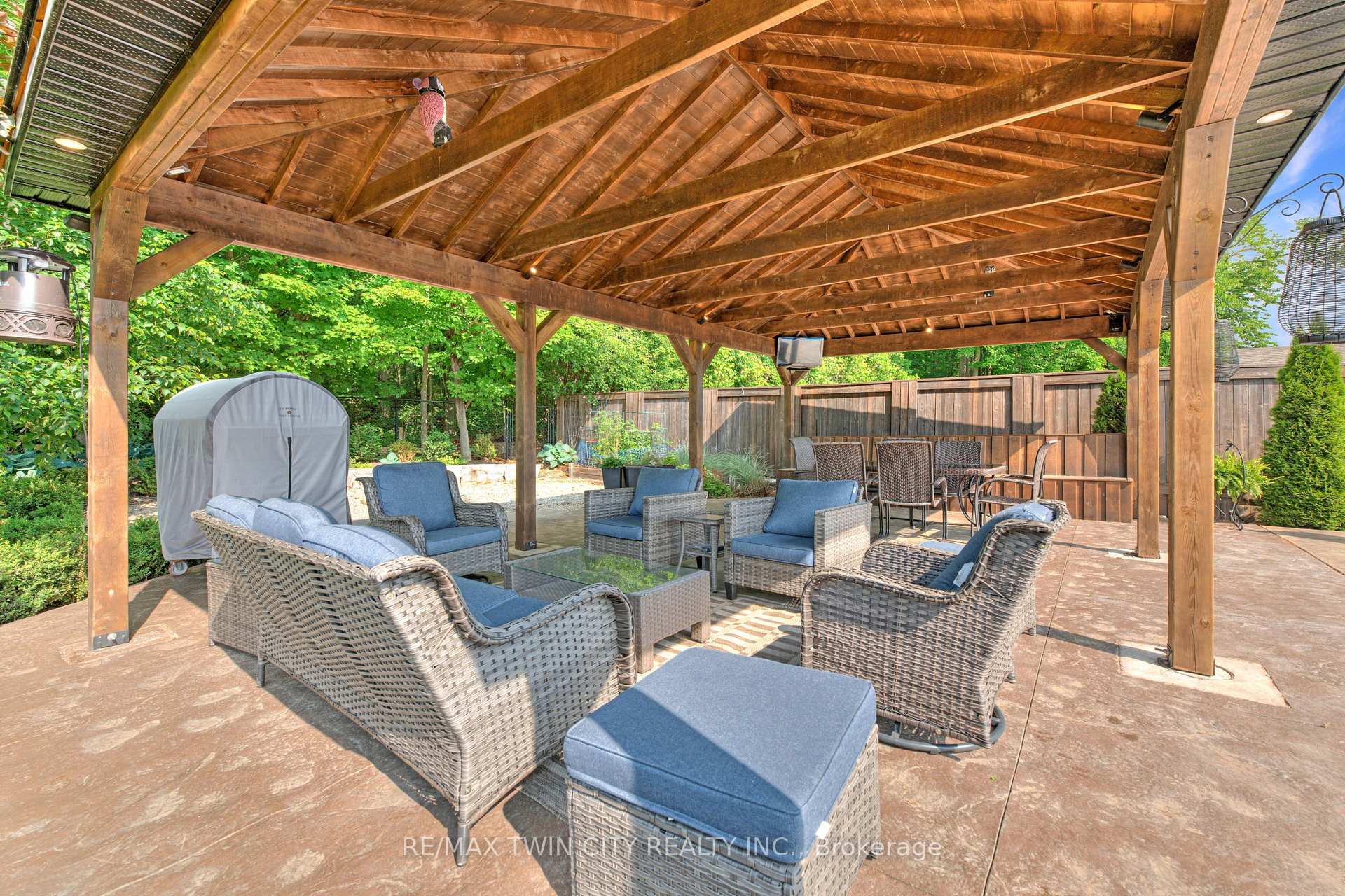 Photo 4 of 493 Zeller Drive, Kitchener — HOMEH