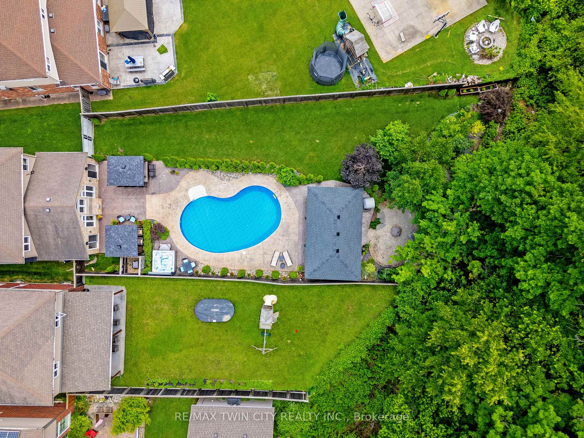 Photo 5 of 493 Zeller Drive, Kitchener — HOMEH