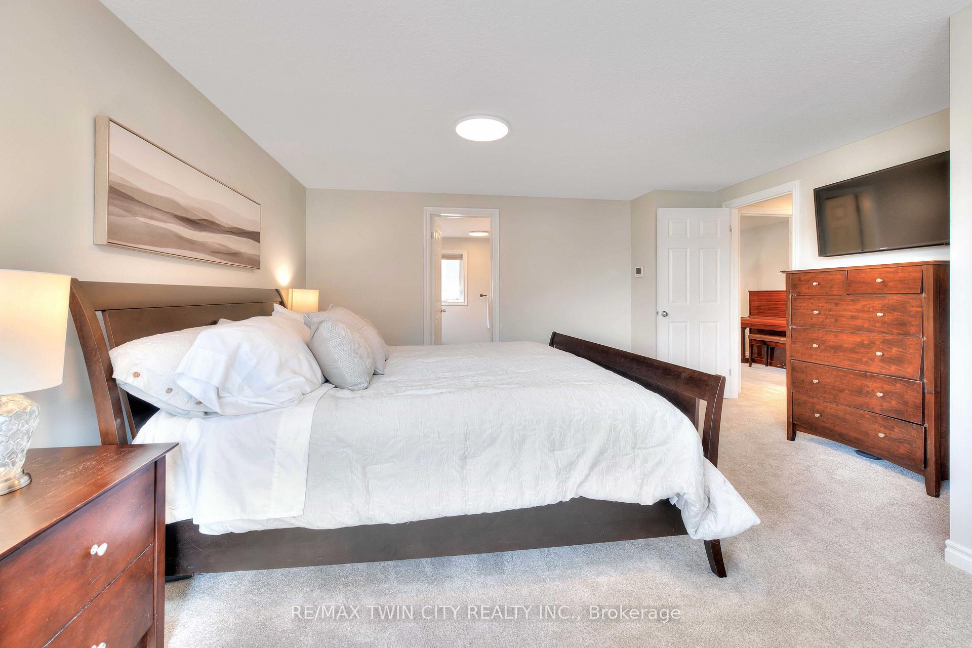 Photo 24 of 493 Zeller Drive, Kitchener — HOMEH