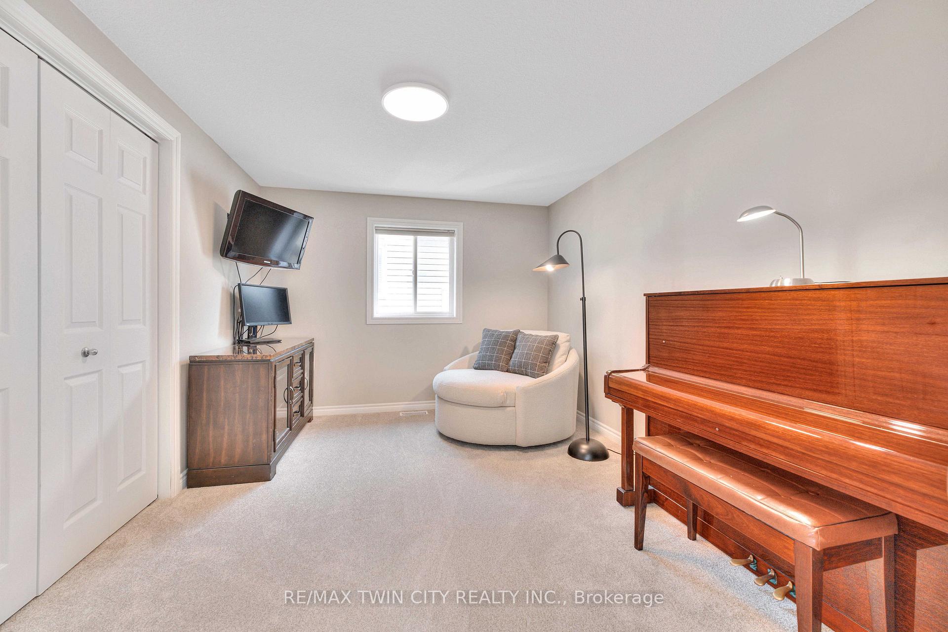 Photo 27 of 493 Zeller Drive, Kitchener — HOMEH