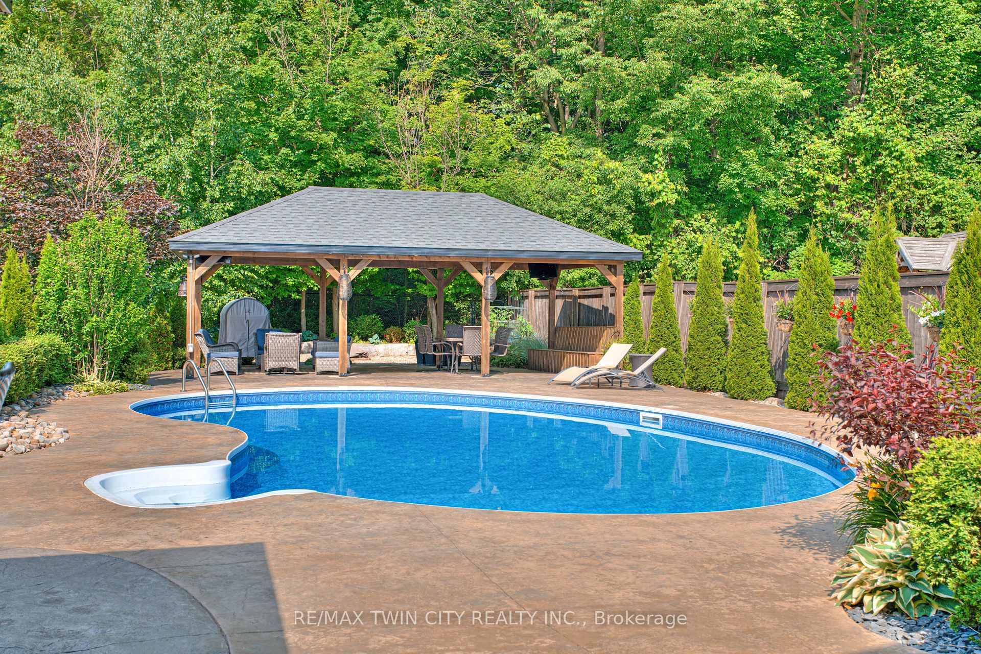Photo 46 of 493 Zeller Drive, Kitchener — HOMEH